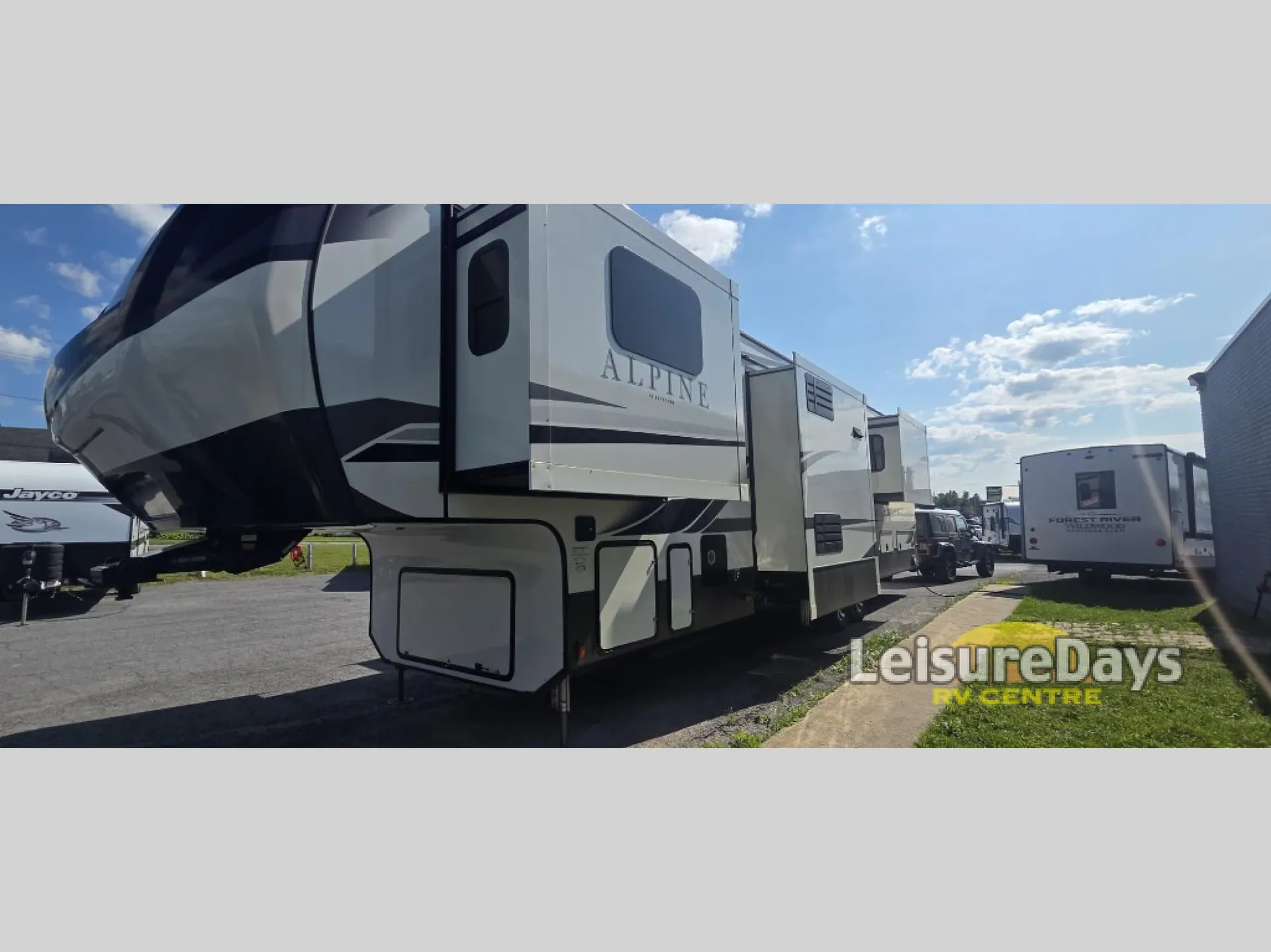 2021 Keystone Alpine 3700FL - Photo 3