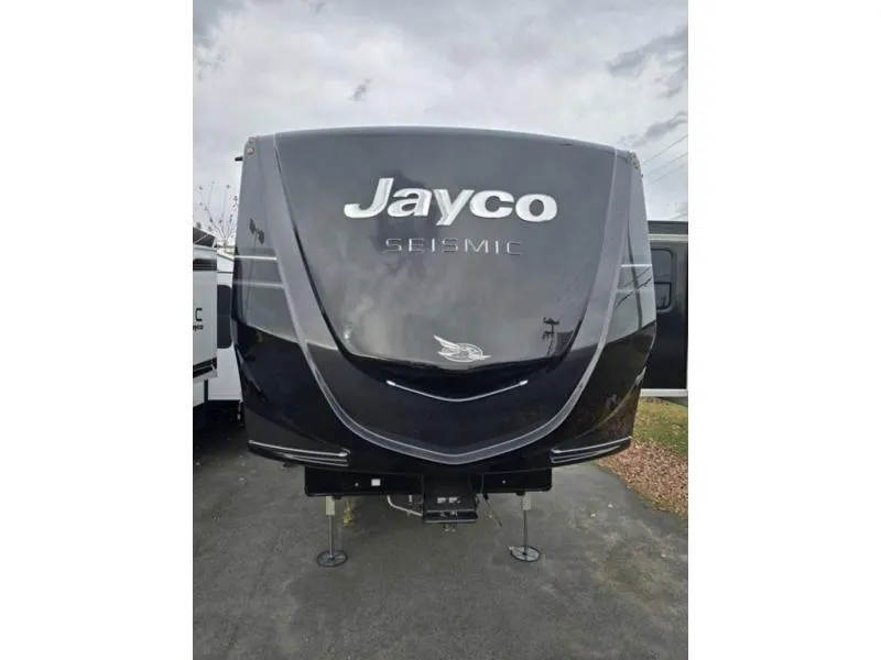 2026 Jayco Seismic 395 - Photo 3