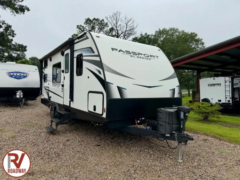2023 Keystone Passport SL 219BH - Photo 2