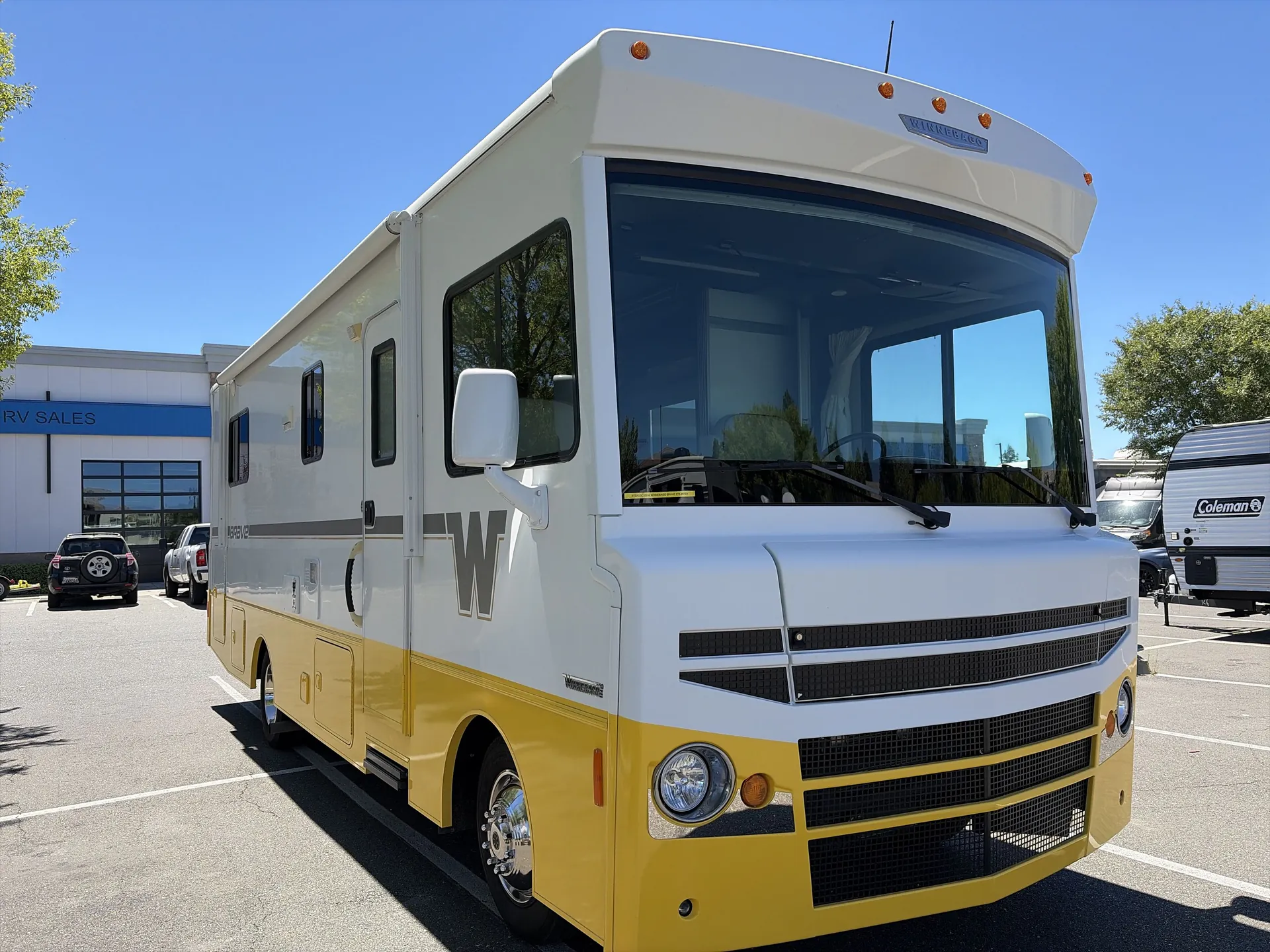 2016 Winnebago Brave 27B - Photo 2
