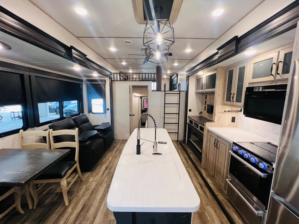 2023 Keystone Avalanche 390DS, Photos photo 16