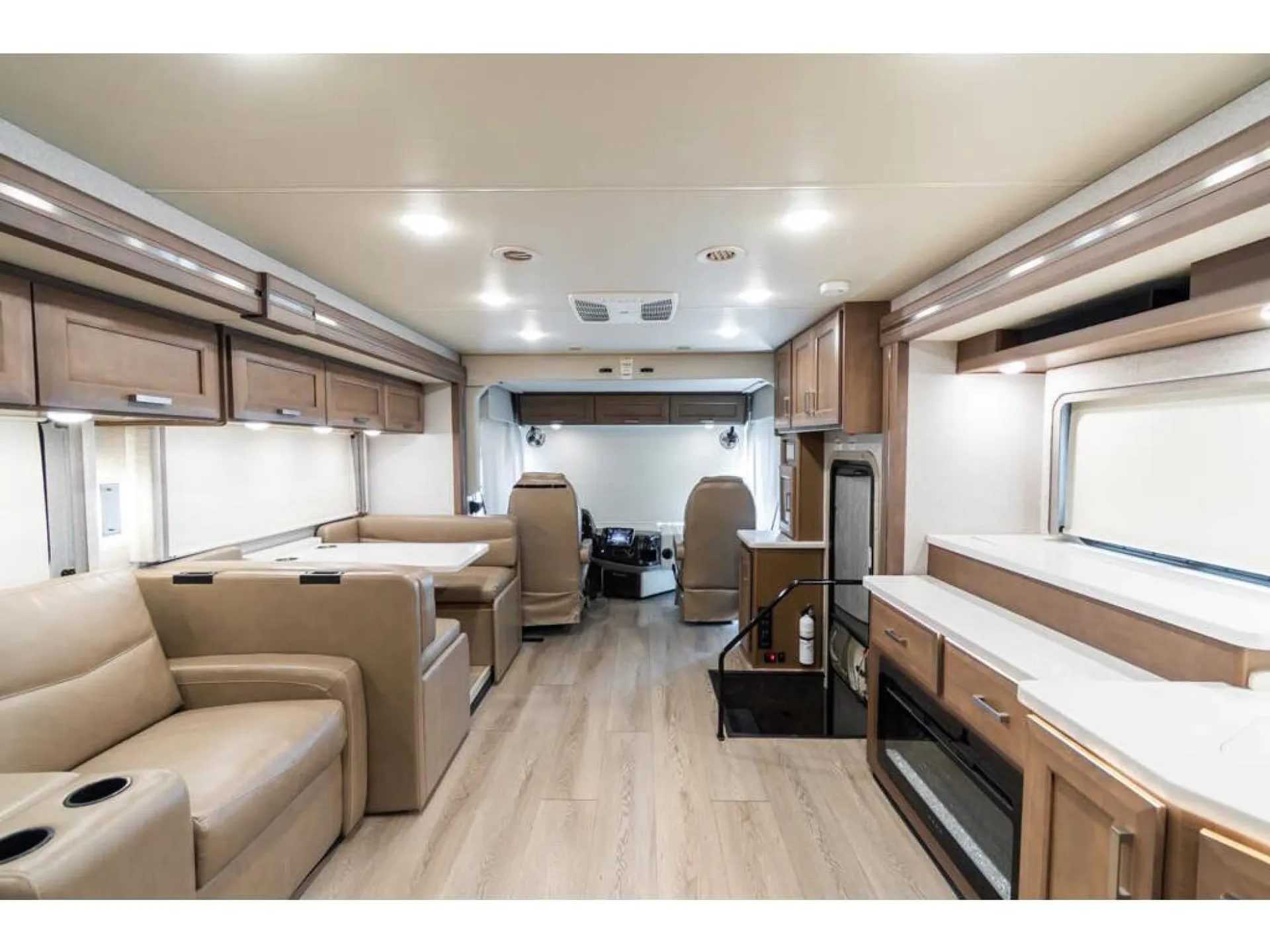2023 Thor Motor Coach Palazzo 37.5 - Photo 3