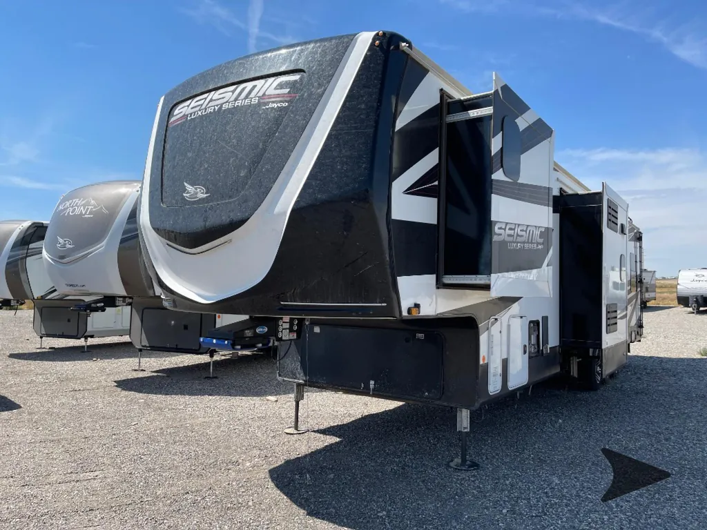 2023 Jayco Seismic Luxury Series 3815, Photos photo 9