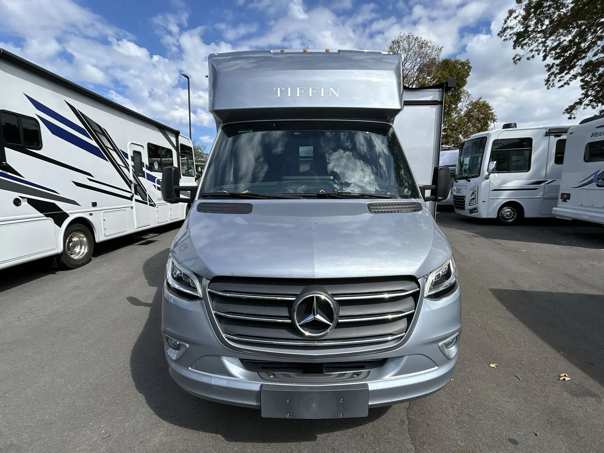 2023 Tiffin Wayfarer 25 JW — front
