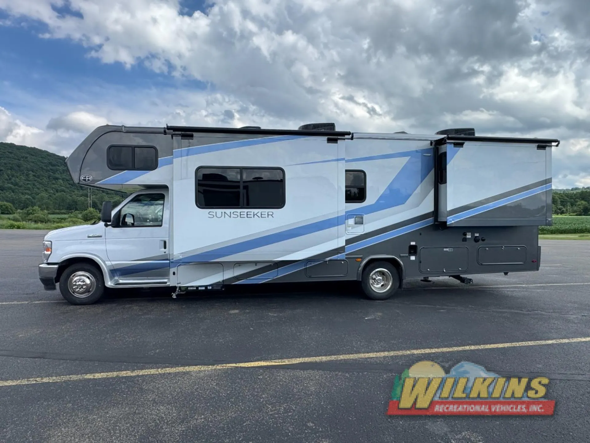 2027 Forest River Sunseeker 2860DS - Photo 4