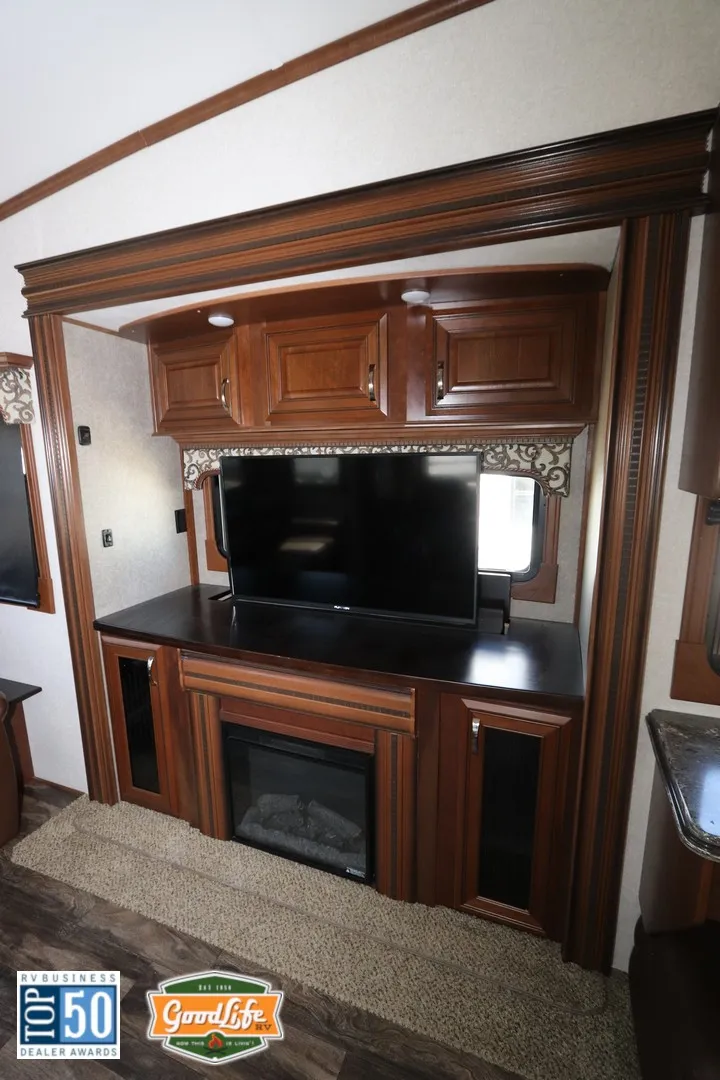 2017 Jayco Pinnacle 36RSQS - Photo 3