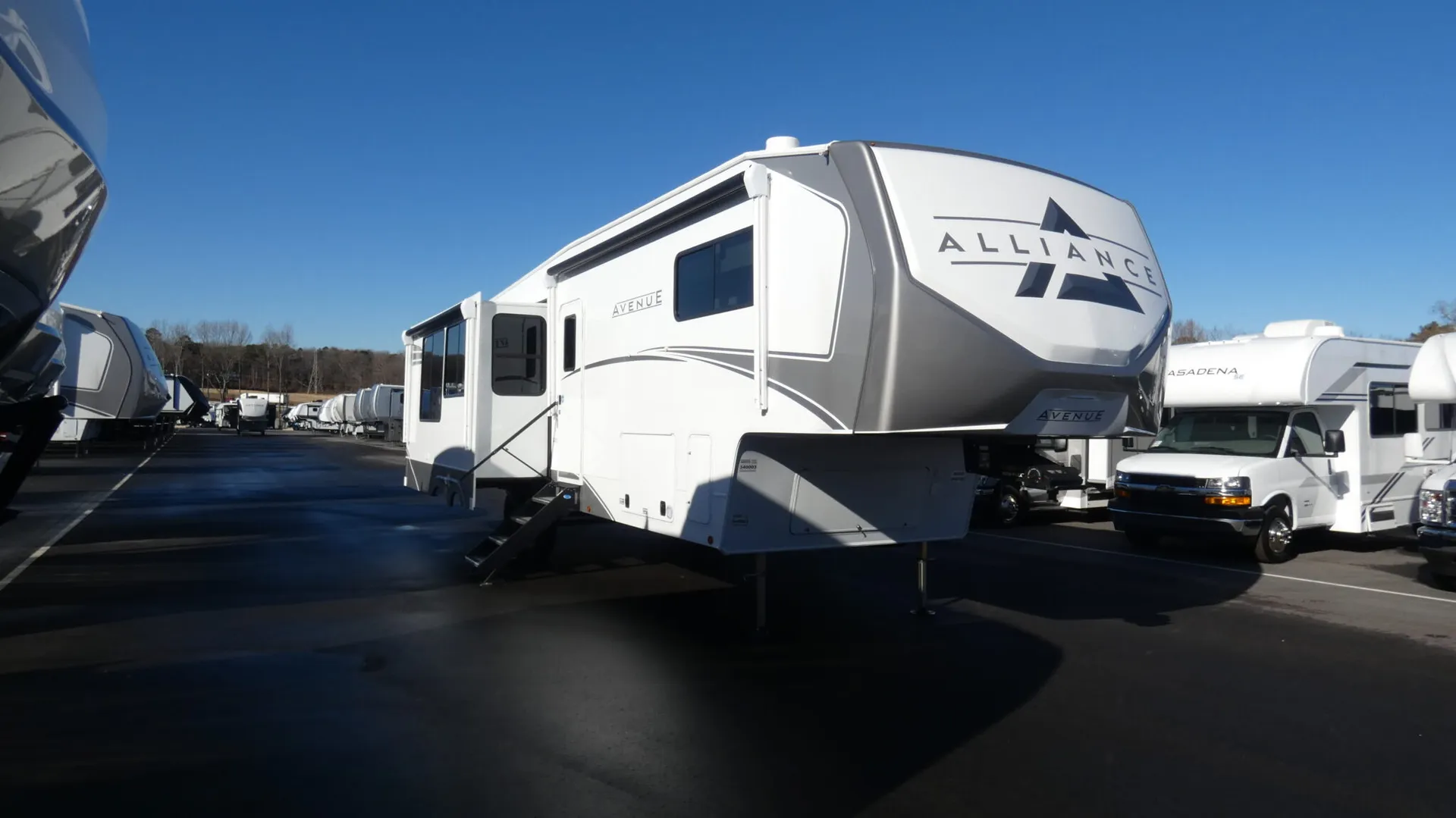 2026 Alliance RV Avenue 35RKS - Photo 2