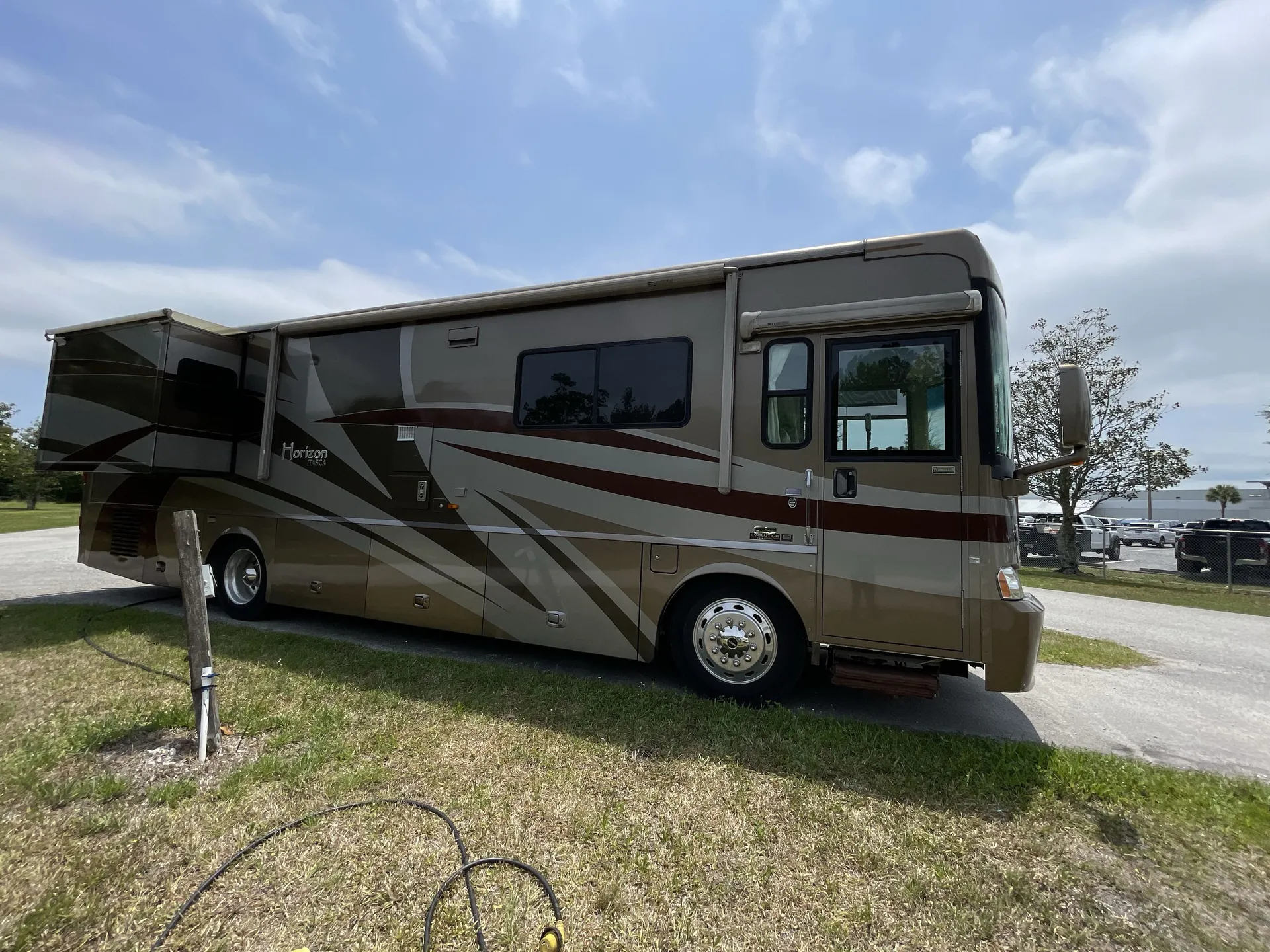 2004 Itasca Horizon 34TD - Main photo