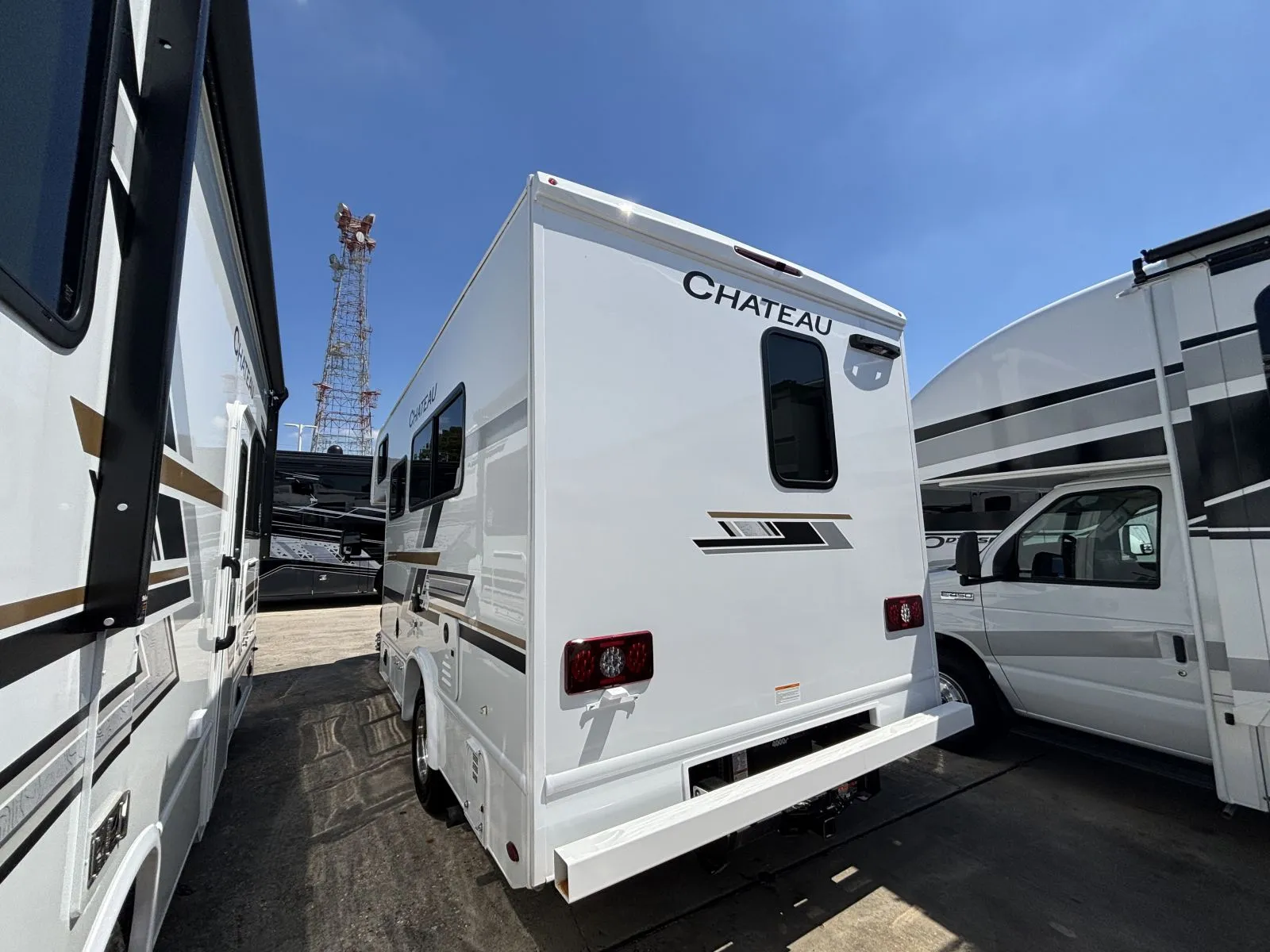 2027 Thor Motor Coach Chateau 19X - Photo 3