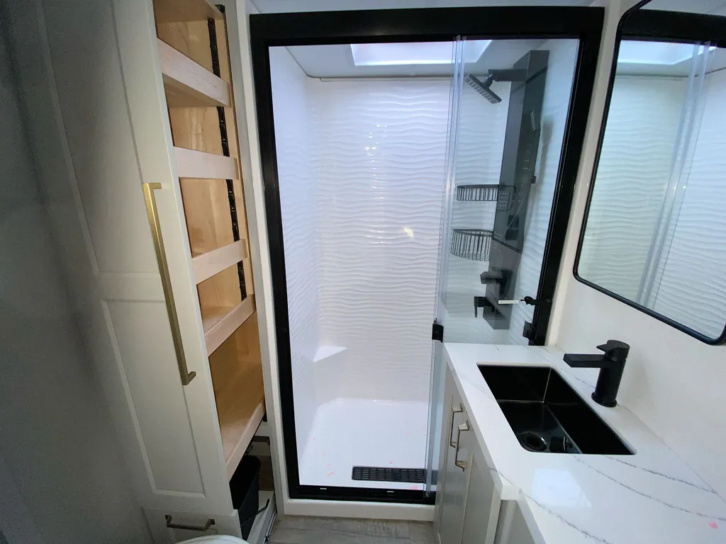 2026 Brinkley Model G 3950, Photos photo 13