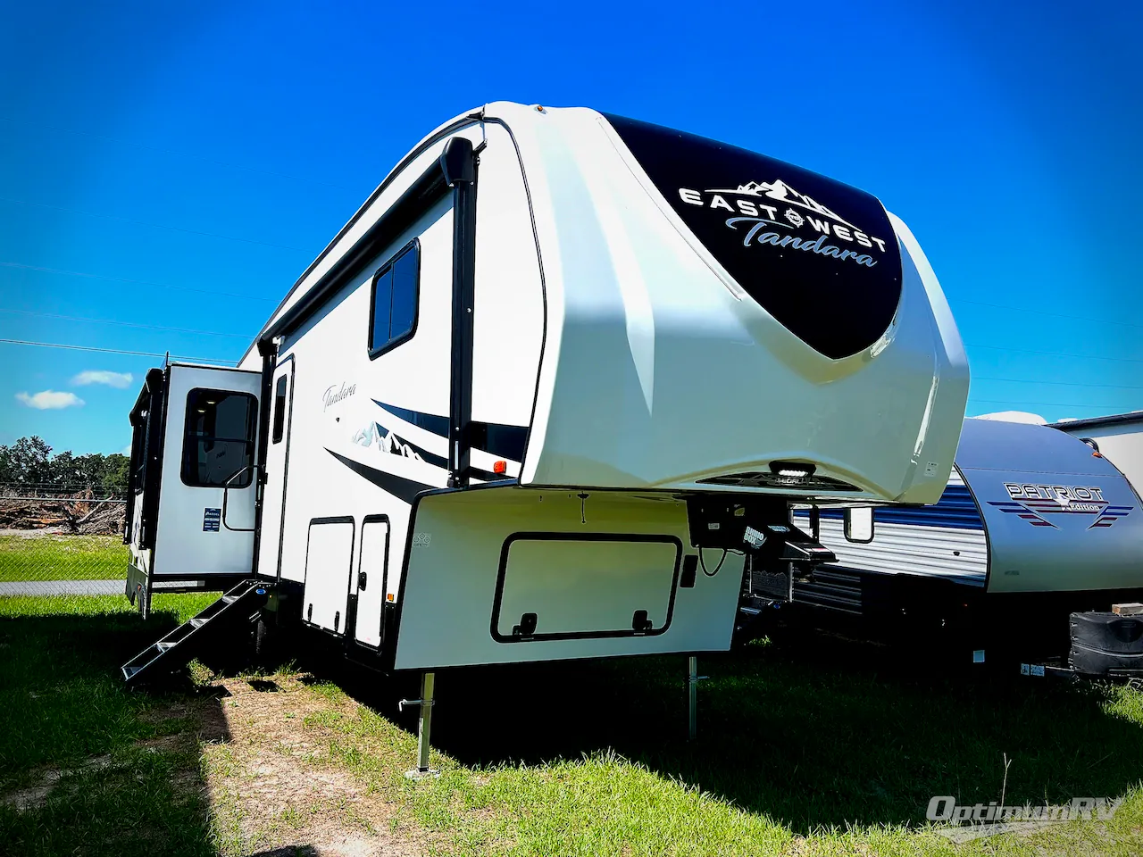 2024 East to West Tandara 320RL - Photo 2