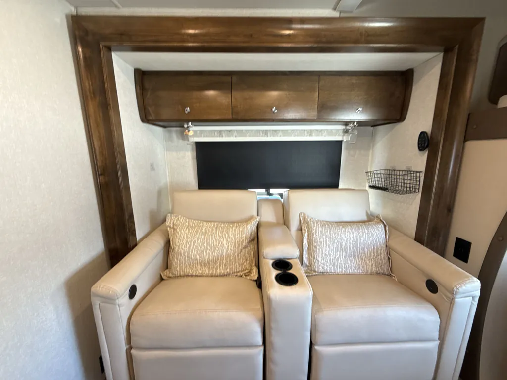 2019 Tiffin Wayfarer 25 QW, Photos photo 12