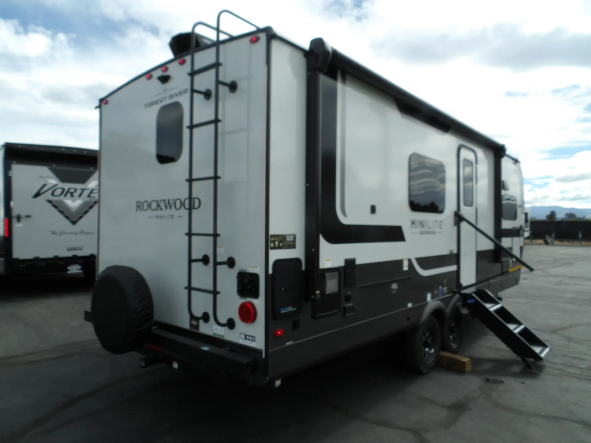 2027 Forest River Rockwood Mini Lite 2523MBR - Photo 3