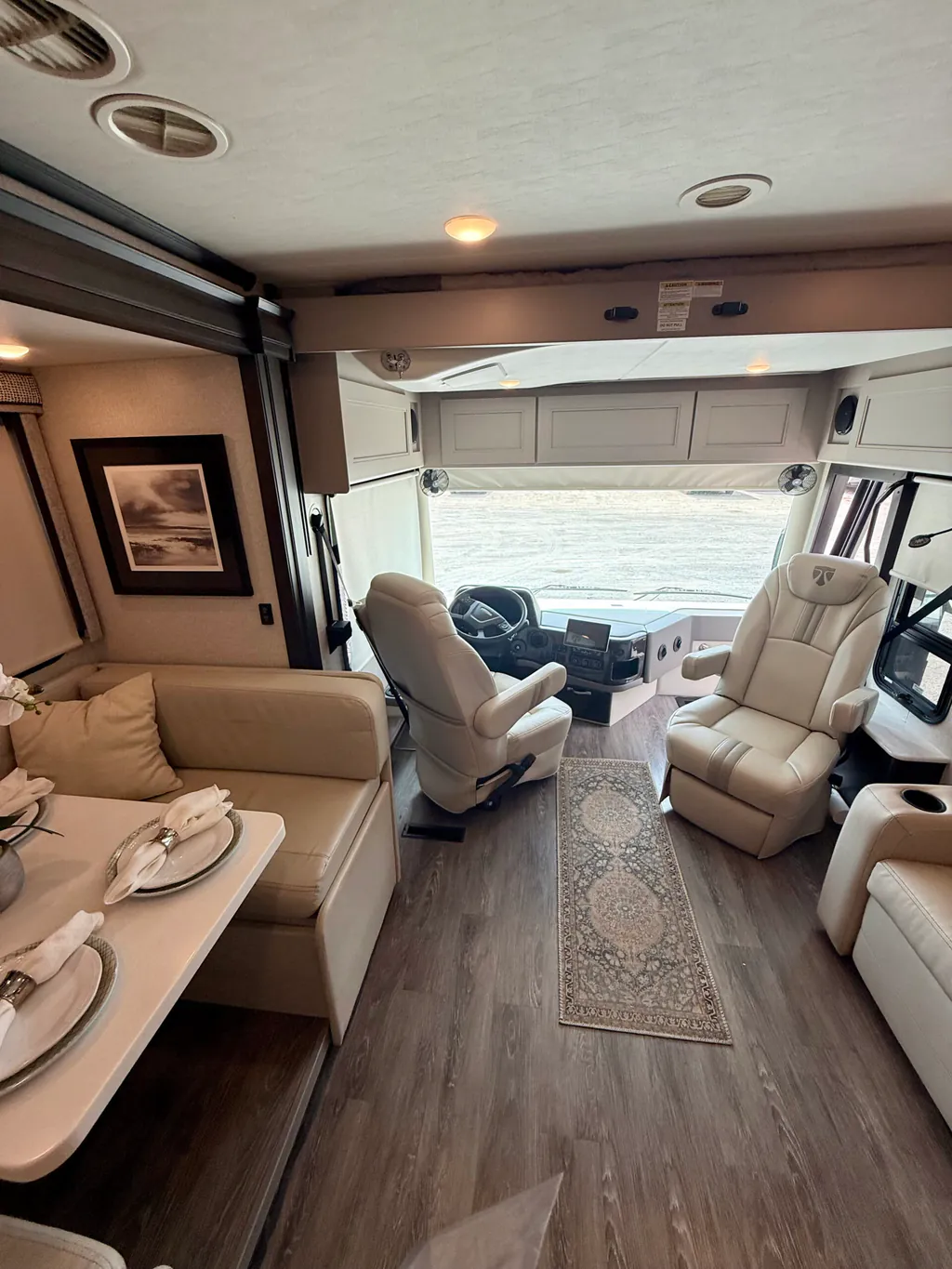 2024 Thor Motor Coach Riviera 39BH, Photos photo 3