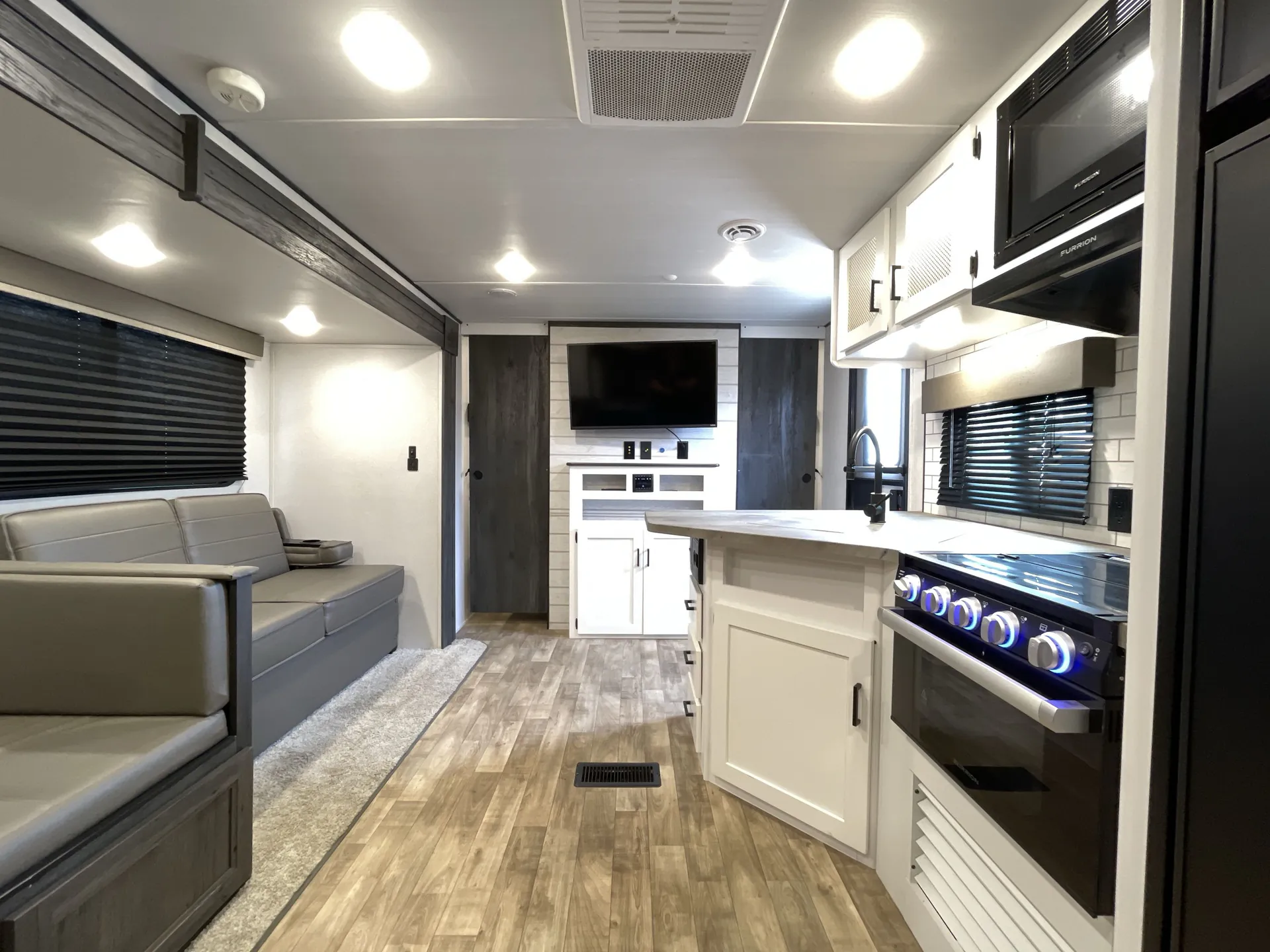 2023 Keystone Hideout 26BHSWE — living area main