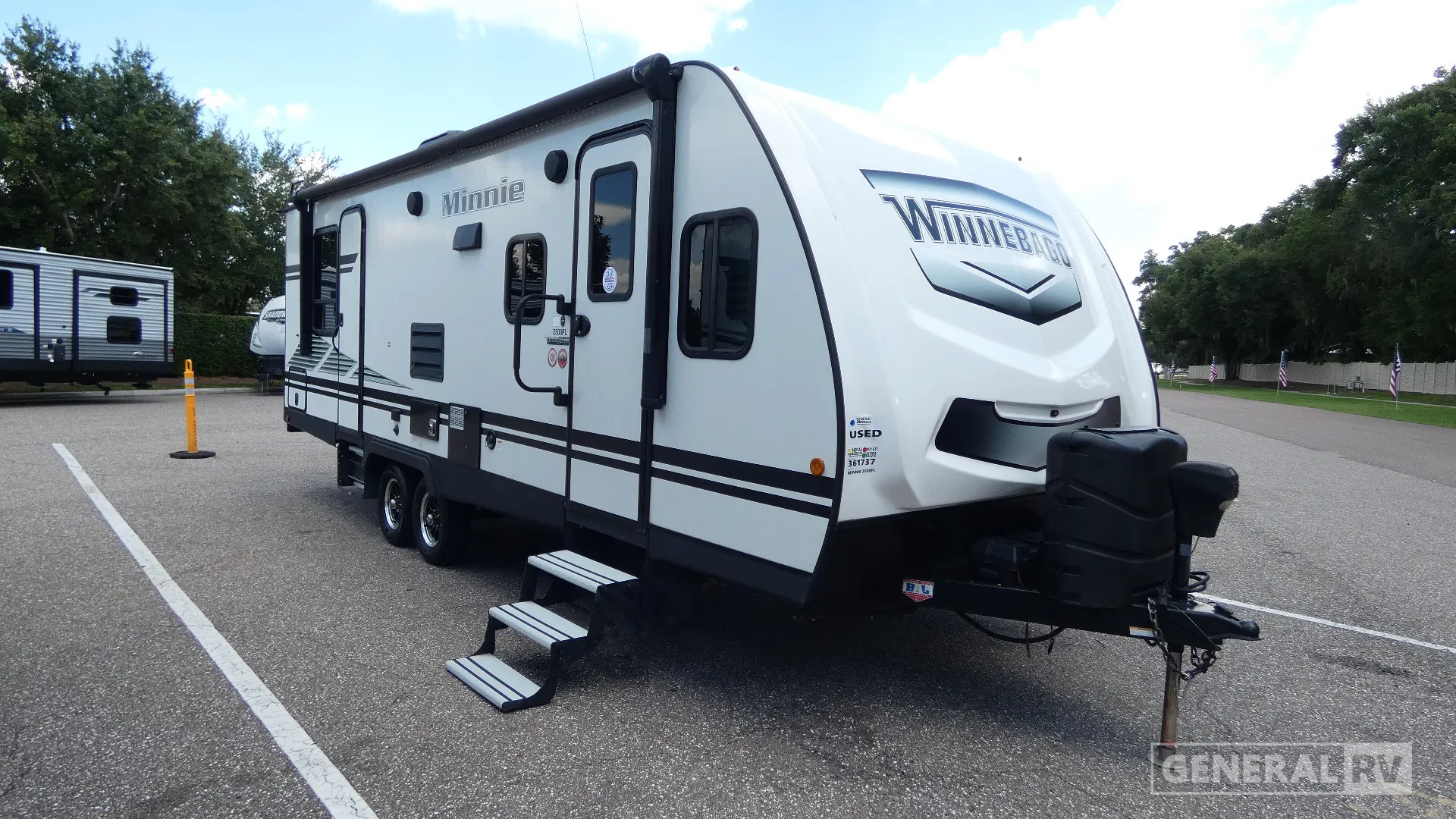 2021 Winnebago Minnie 2500FL - Photo 2
