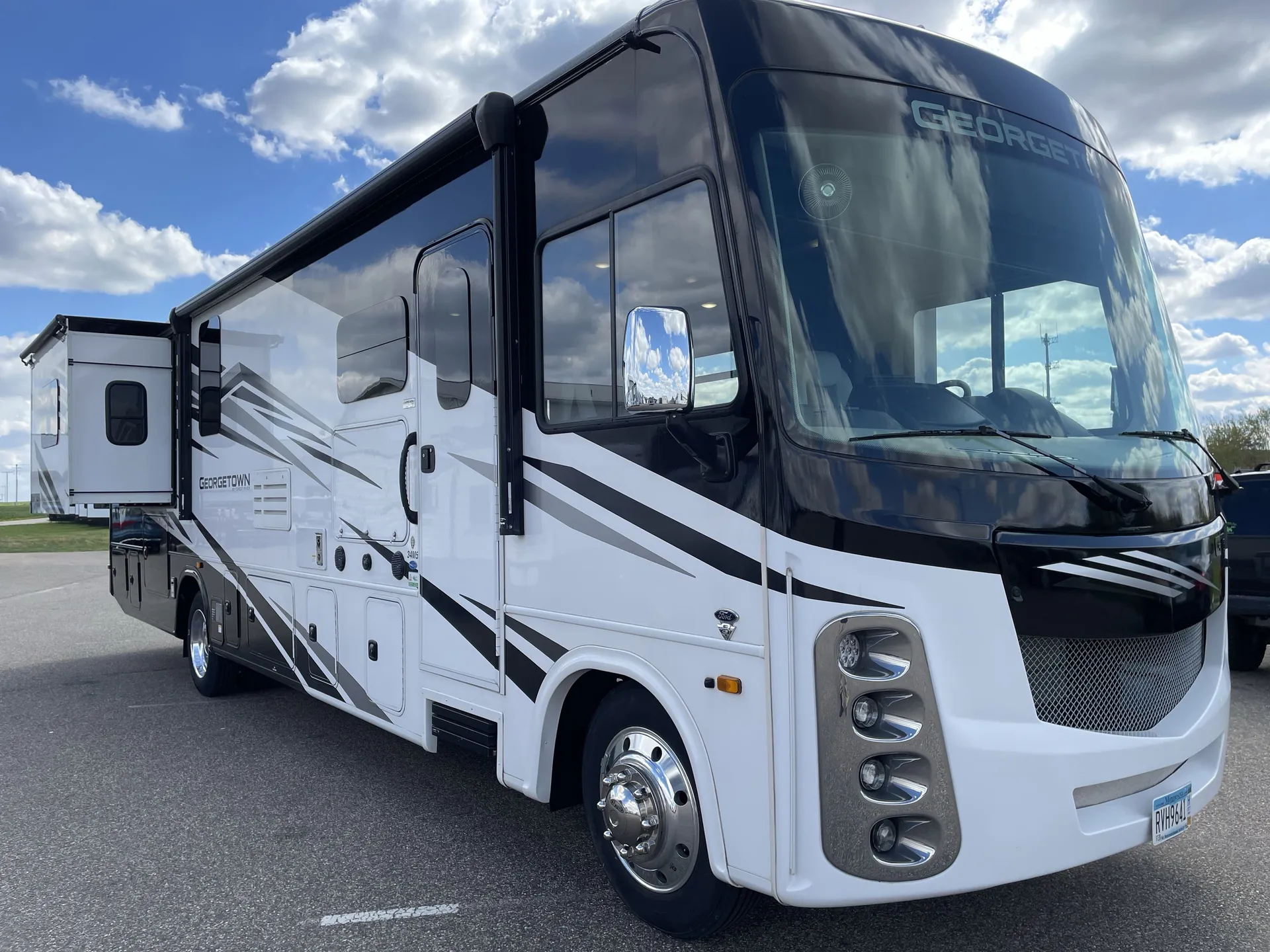 2023 Forest River Georgetown 5 Series GT5 34M5 - Photo 2