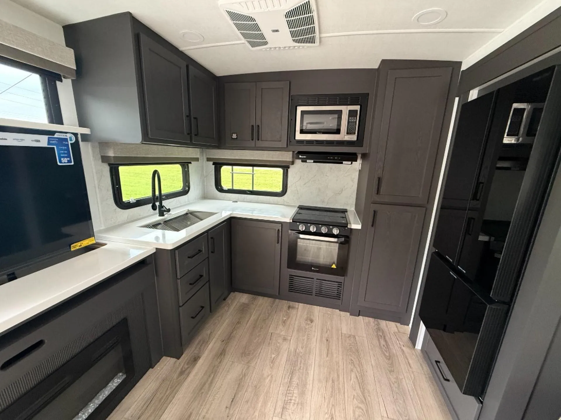 2027 Forest River Rockwood Ultra Lite 2711RK — Photo 6
