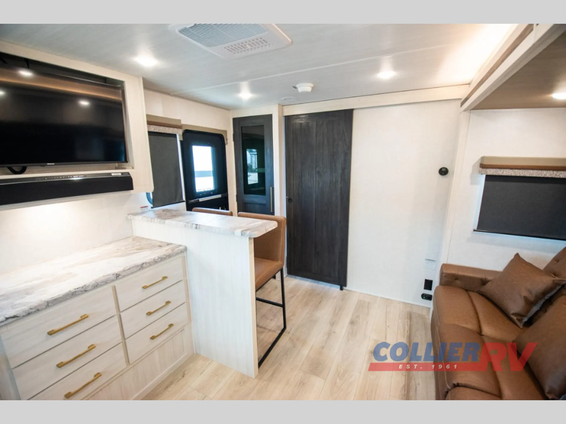 2024 Forest River Grand Surveyor 268FKBS - Photo 4