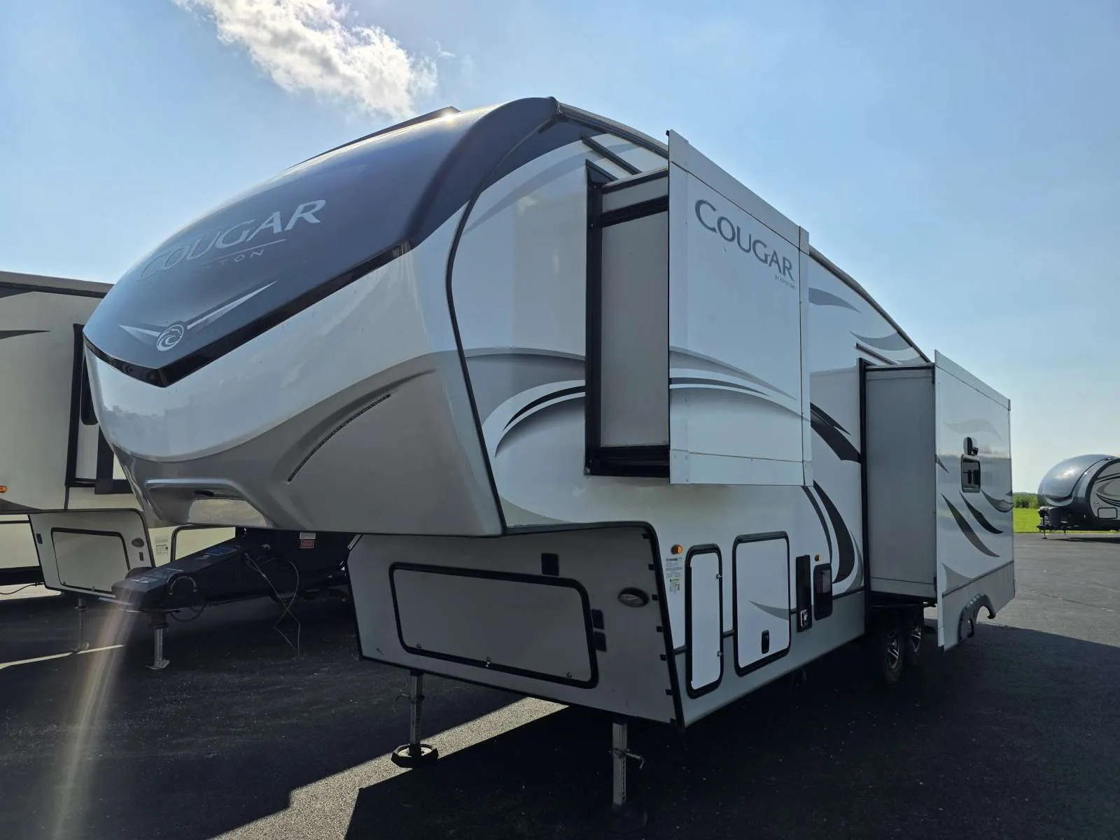2022 Keystone Cougar Half-Ton 29RLI - Photo 3
