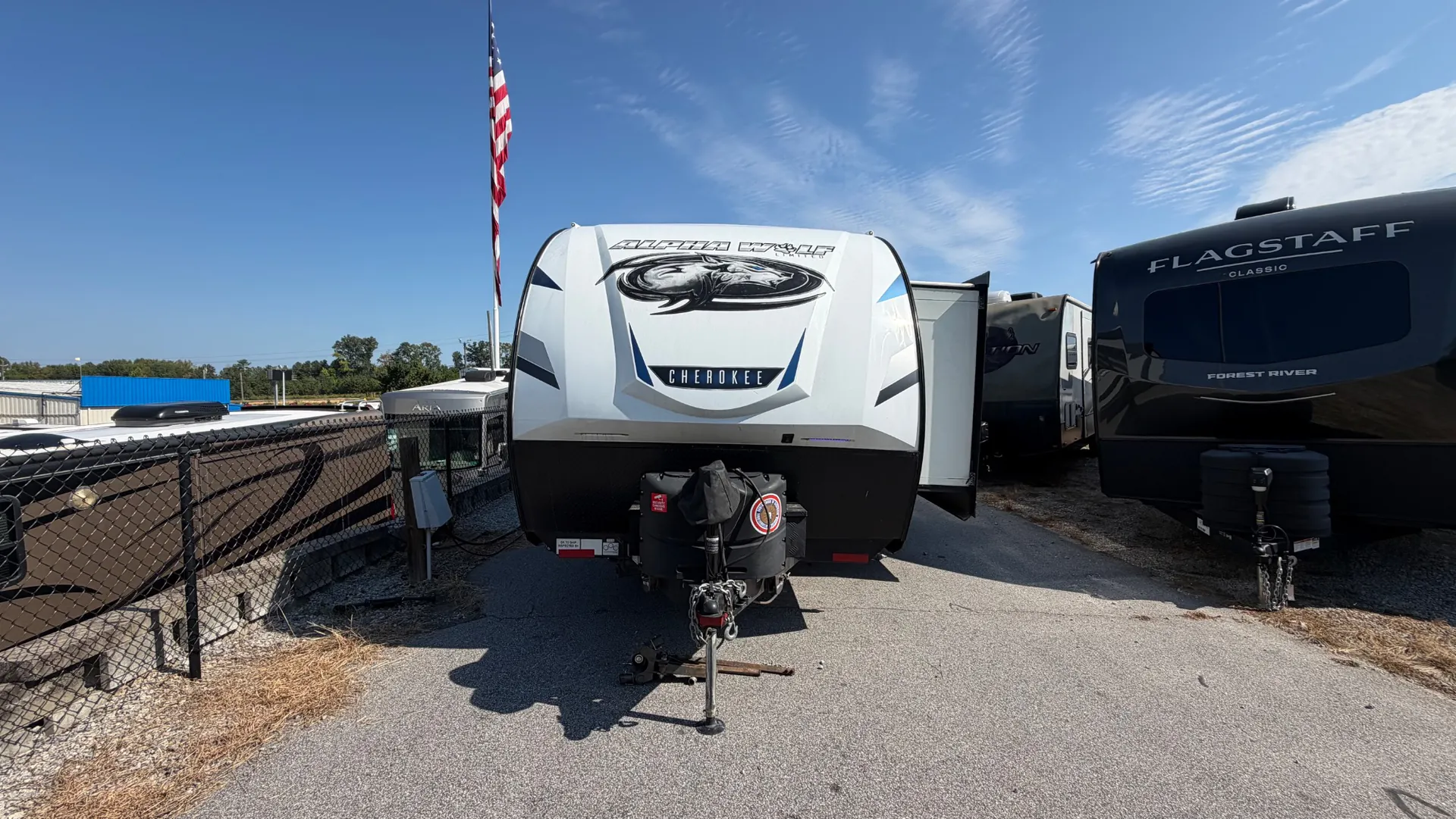 2022 Forest River Cherokee Alpha Wolf 28FK-L - Photo 2