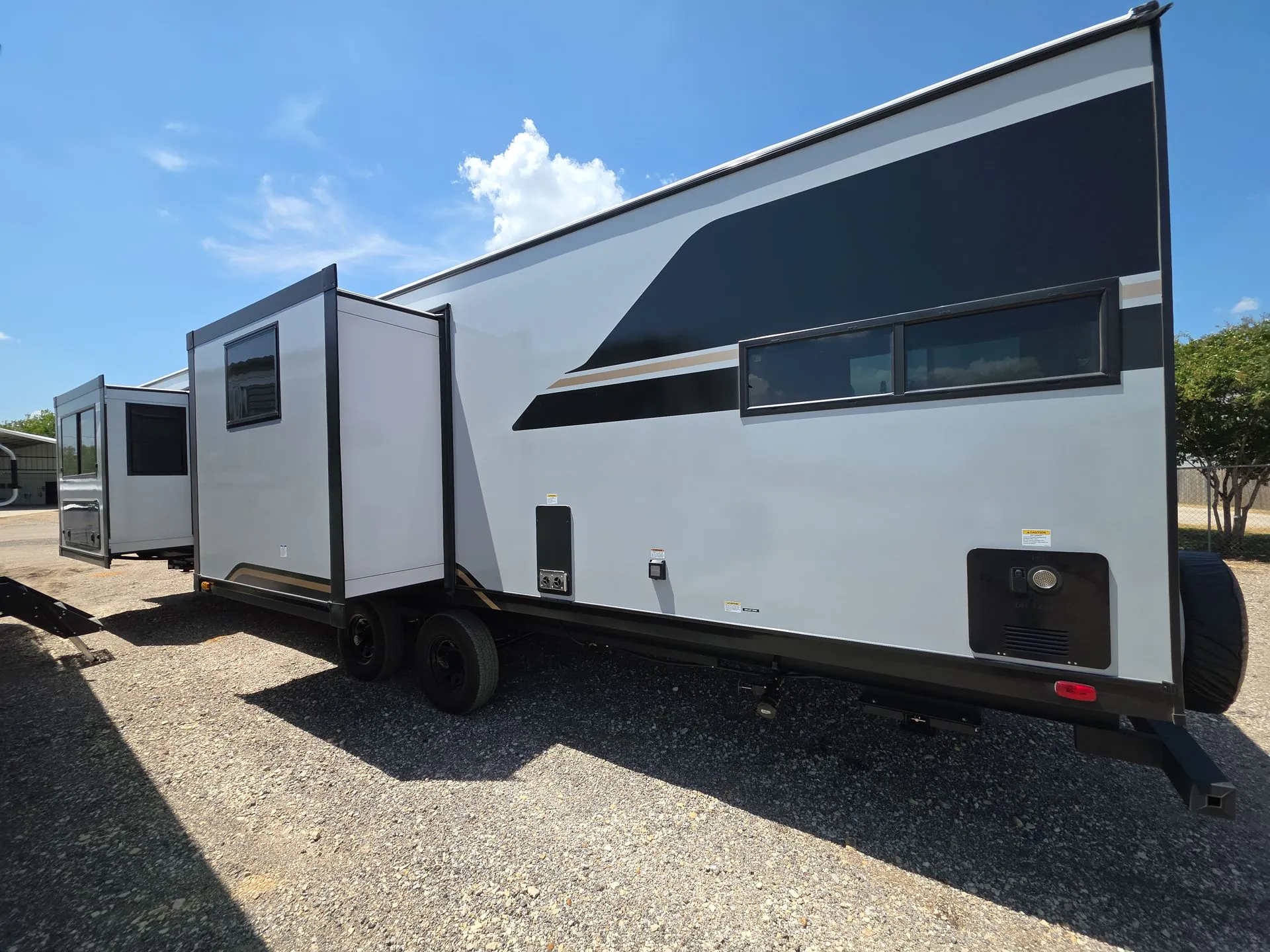 2027 Forest River Vibe 3400SB - Photo 4