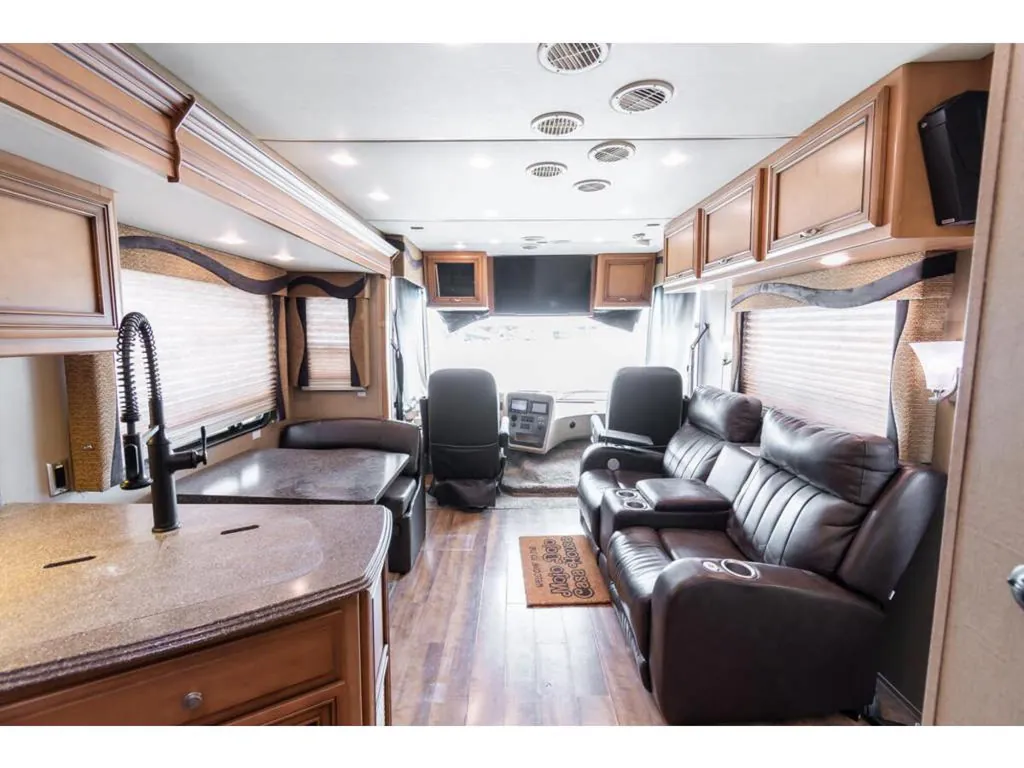 2015 Newmar Canyon Star 3921, Photos photo 2