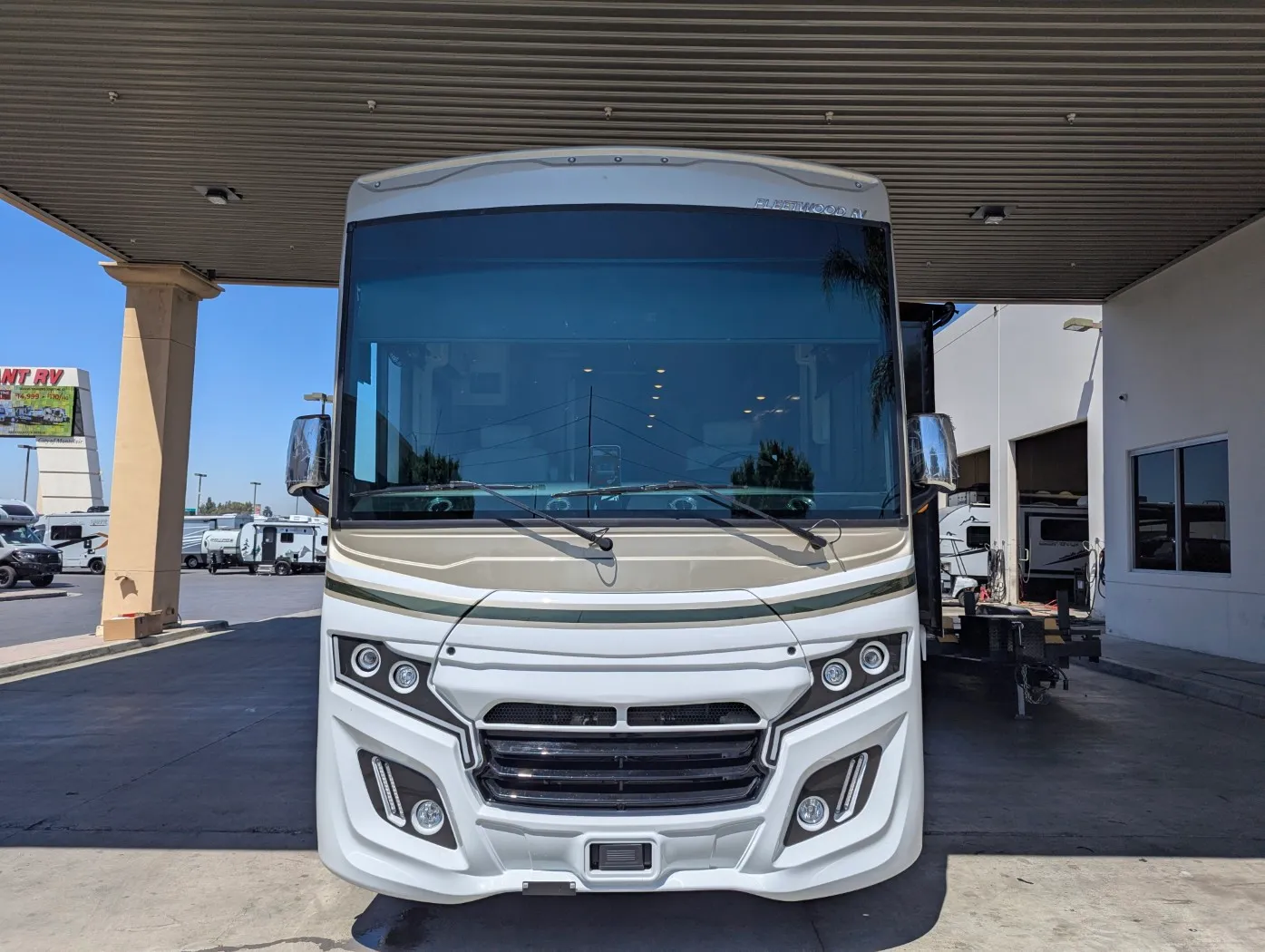 2026 Fleetwood Bounder 33C - Photo 3
