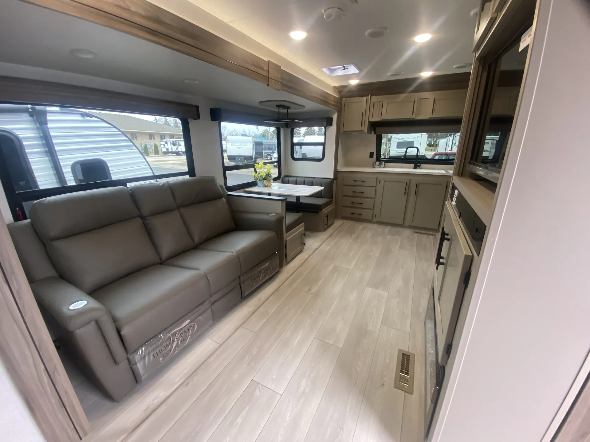2025 K-Z Connect C282FKK - Photo 4
