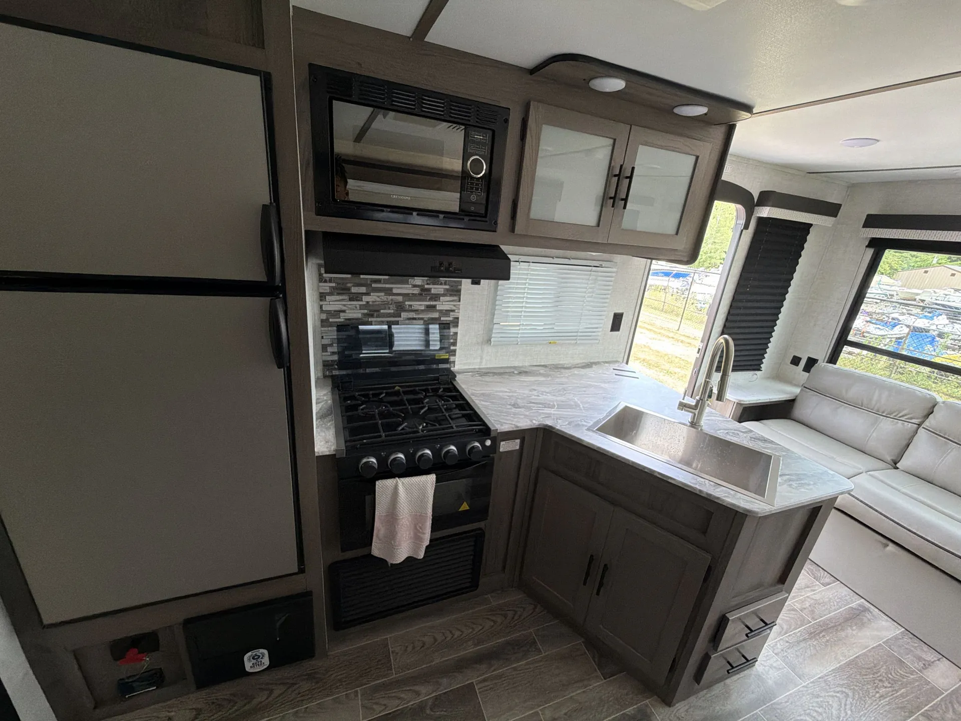 2022 Gulf Stream Ameri-Lite 24RLS — living area main