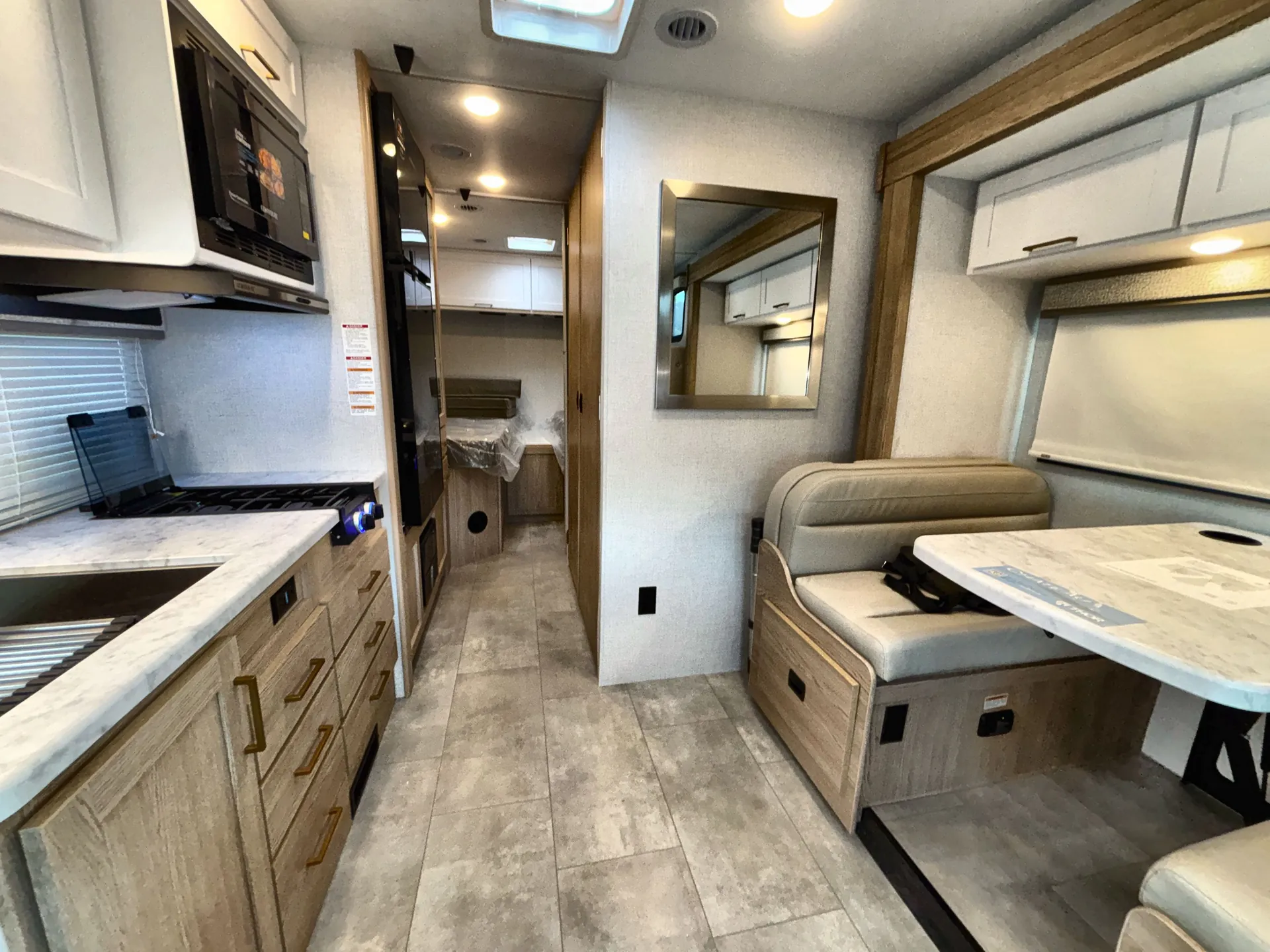 2026 Thor Motor Coach Chateau 25Z - Photo 3