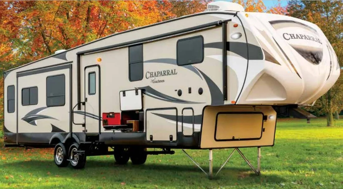 Coachmen Chaparral Lite 30BHS exterior