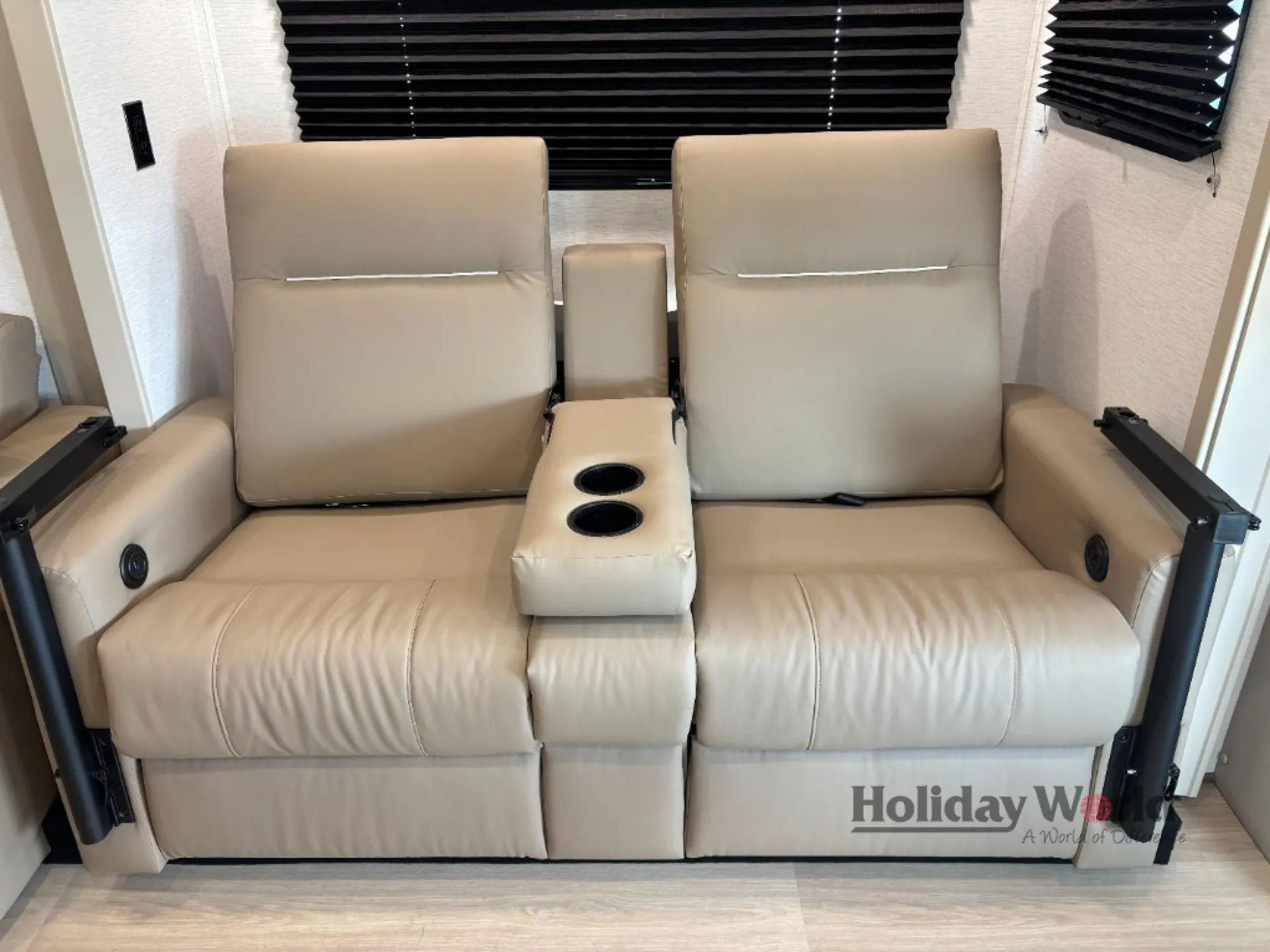 2027 Renegade RV Villagio 25RMC - Photo 3