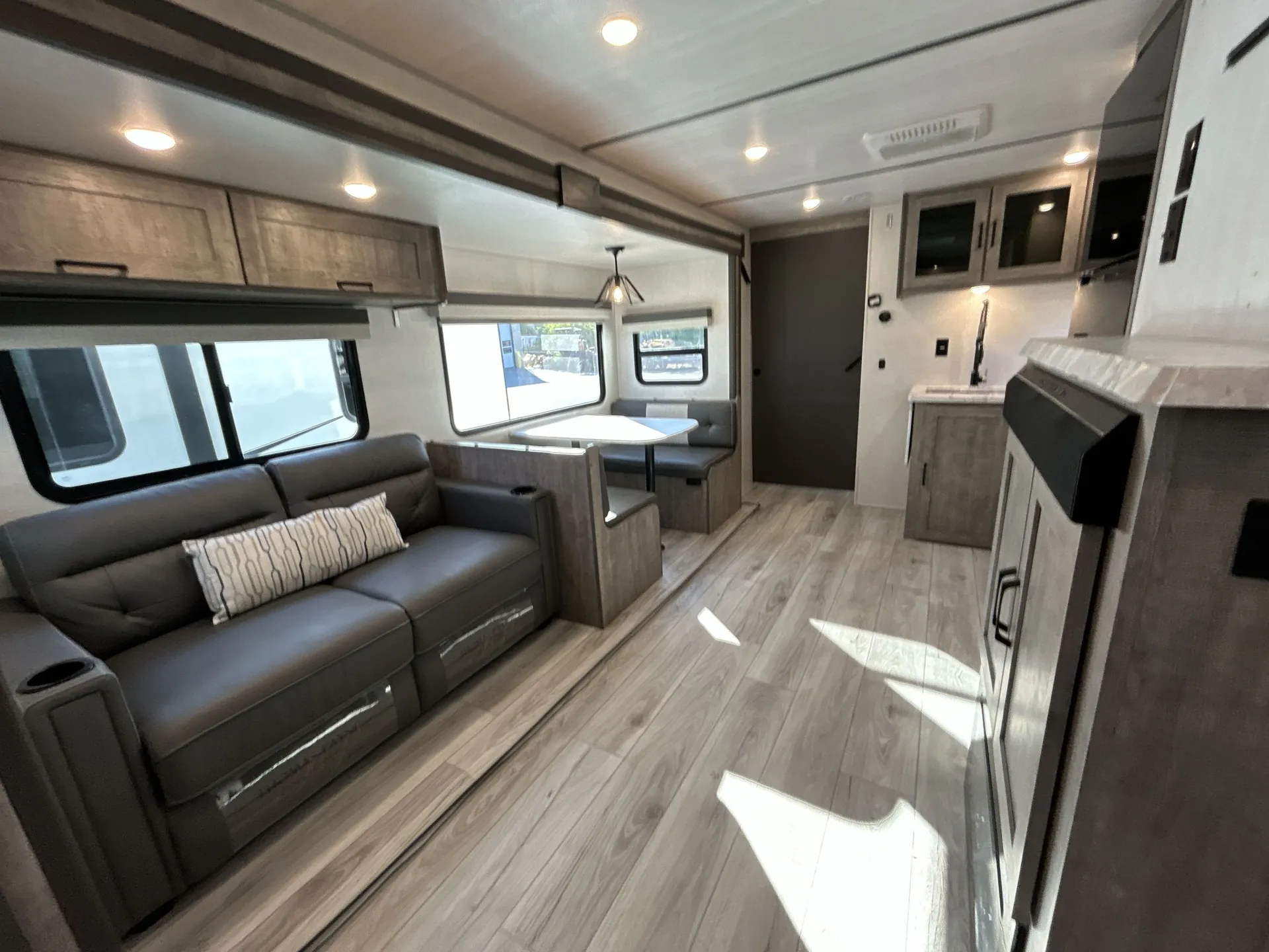 2023 Forest River Grand Surveyor 267RBSS — living area main