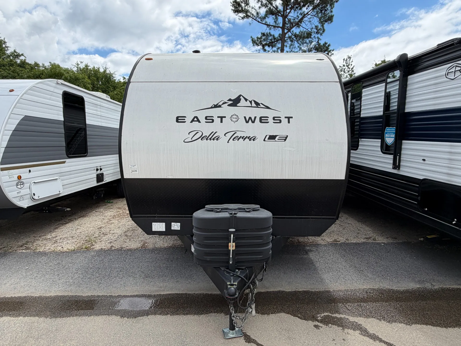 2025 East to West Della Terra LE 255BHLE - Photo 3