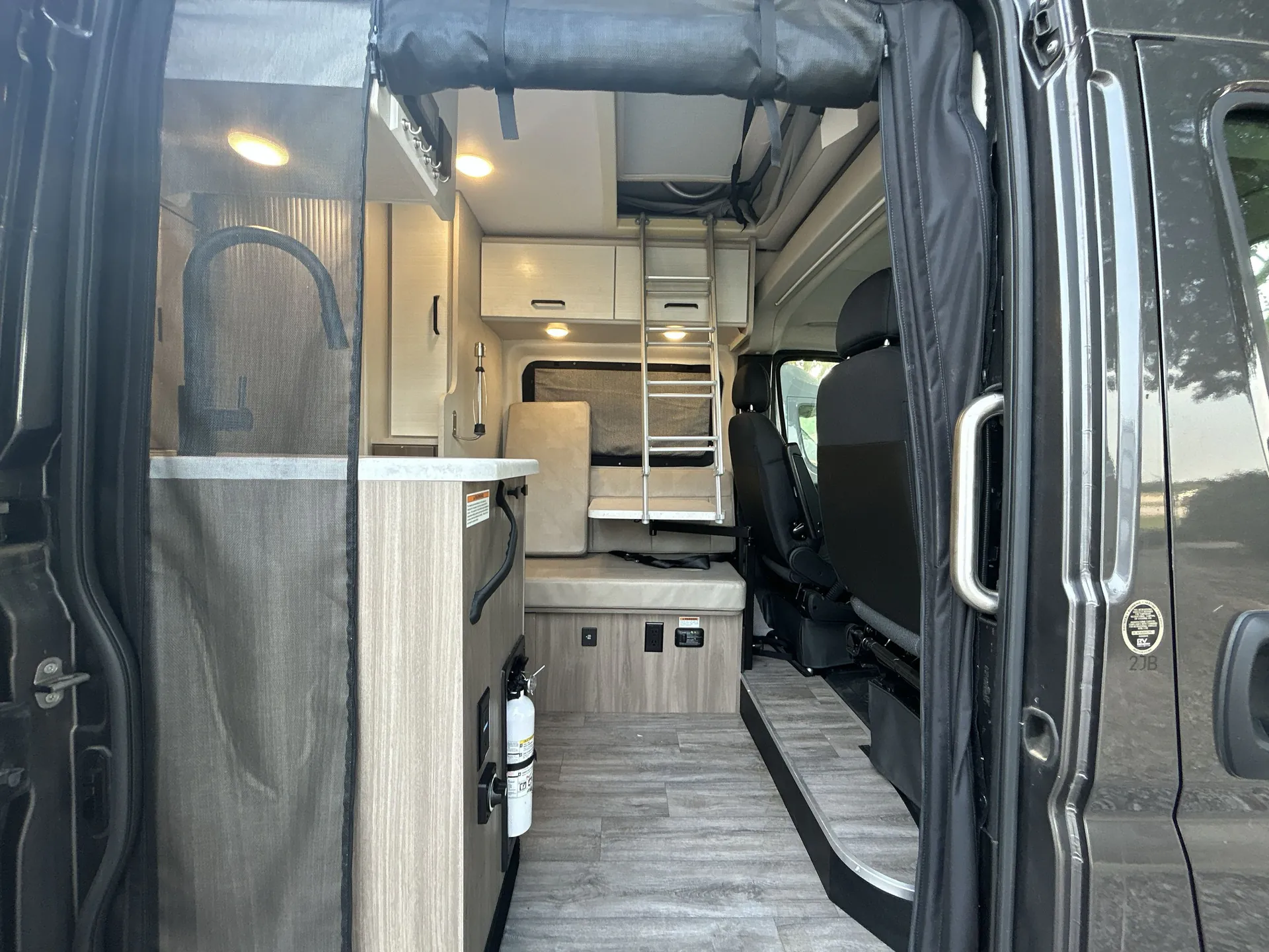 2024 Thor Motor Coach Dazzle 2JB — campside