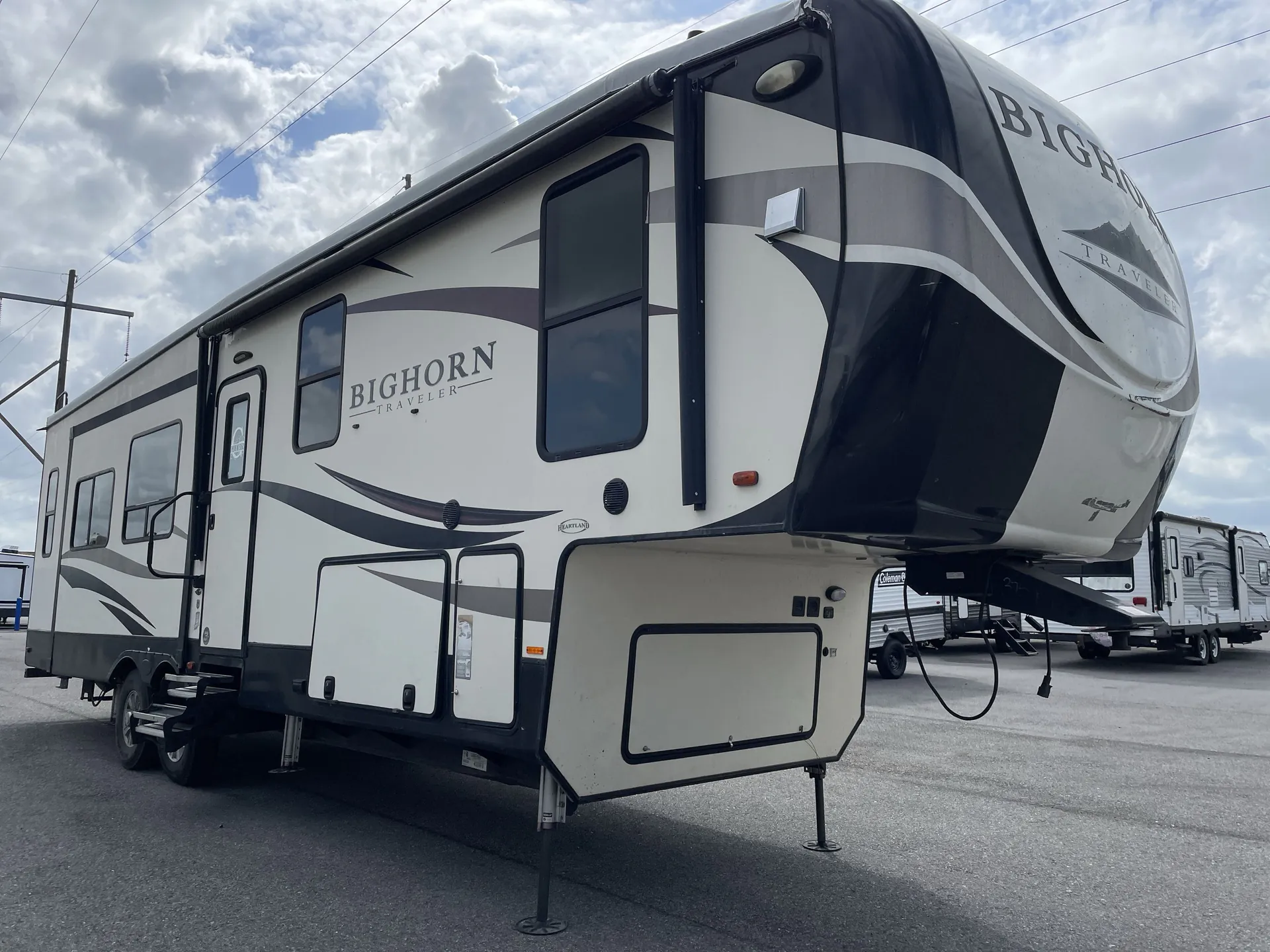 2018 Heartland Bighorn Traveler 32RS - Photo 2