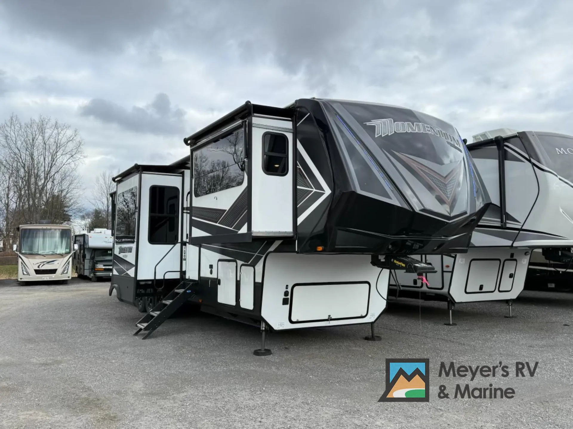 2019 Grand Design Momentum 376TH - Photo 2