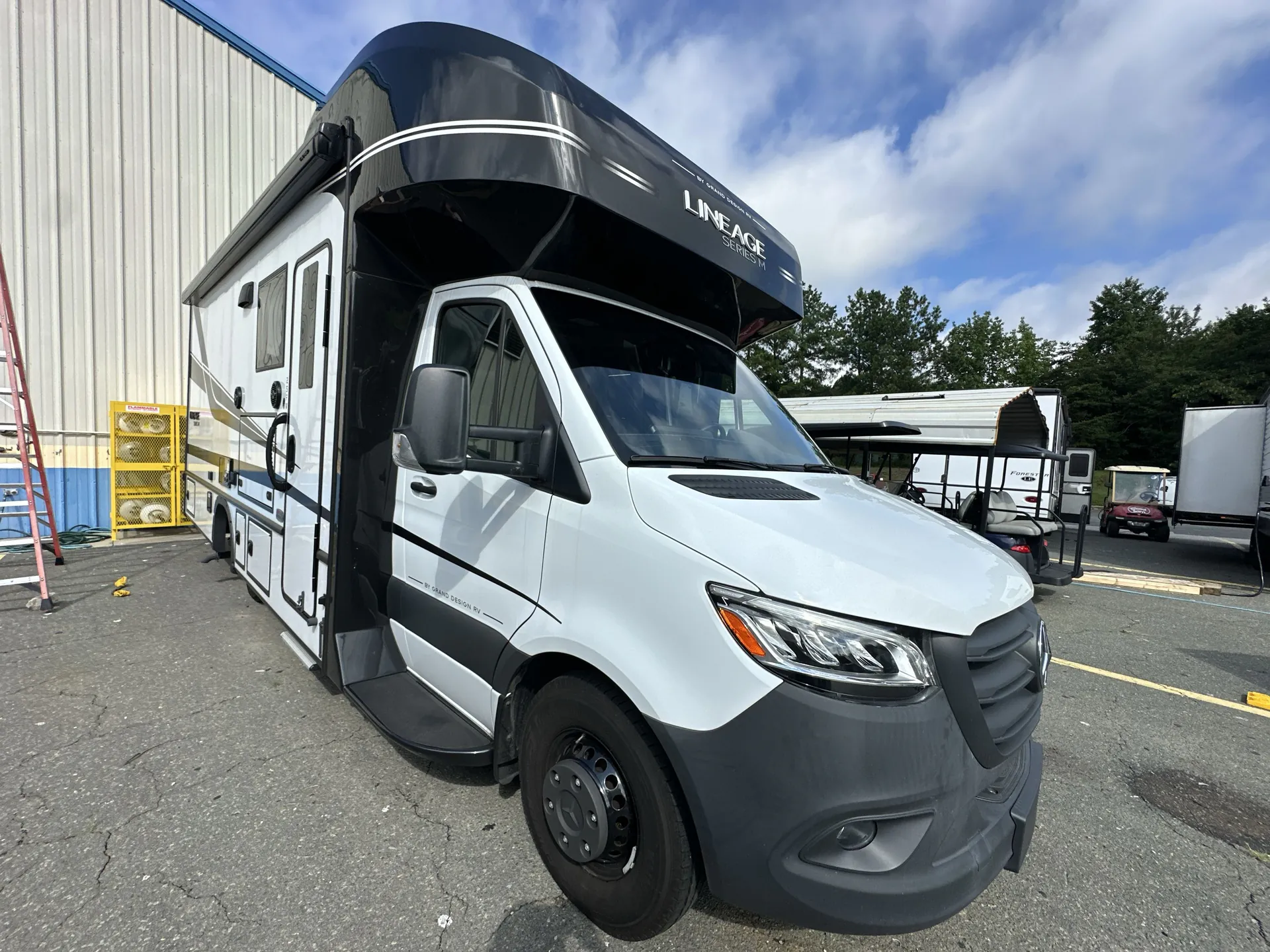 2025 Grand Design Lineage Series M 25FW - Photo 2