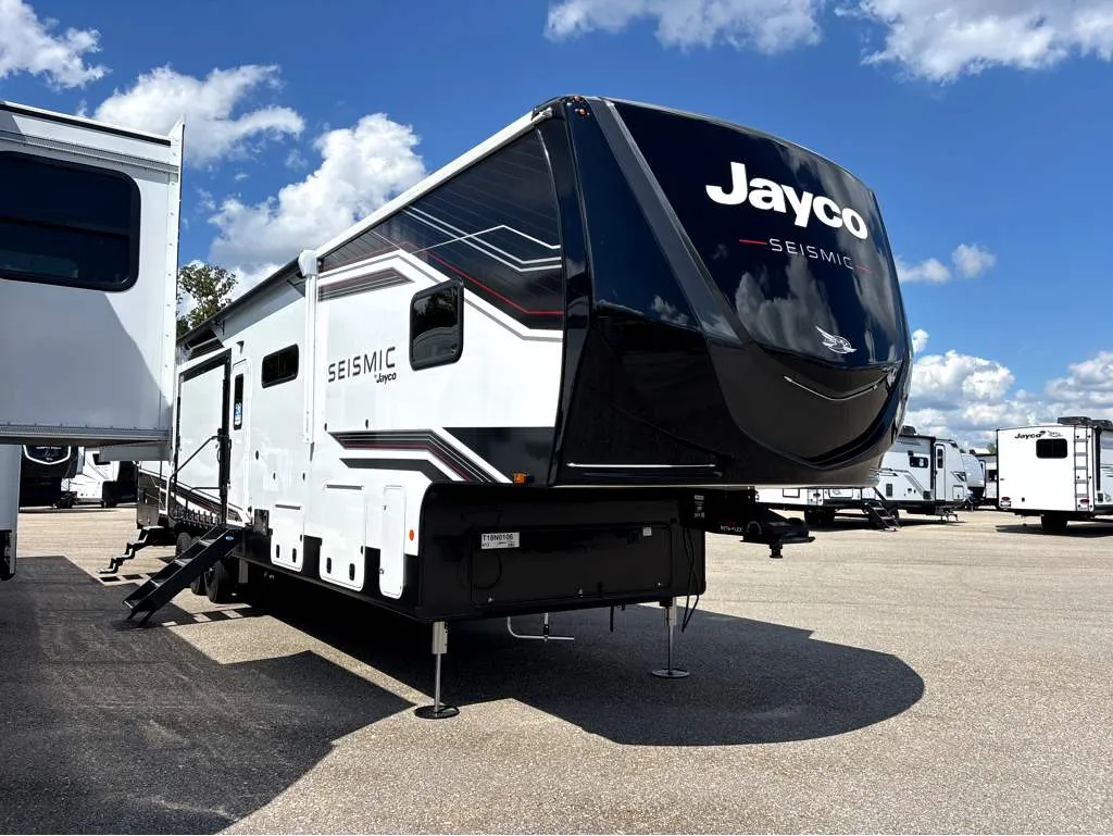 2026 Jayco Seismic 413 - Photo 2