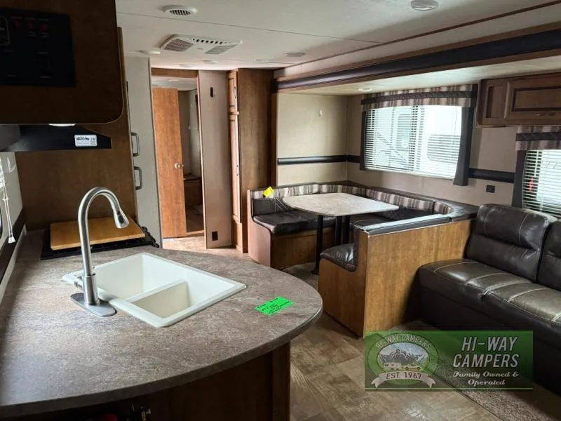 2017 CrossRoads Zinger 328SB - Photo 4