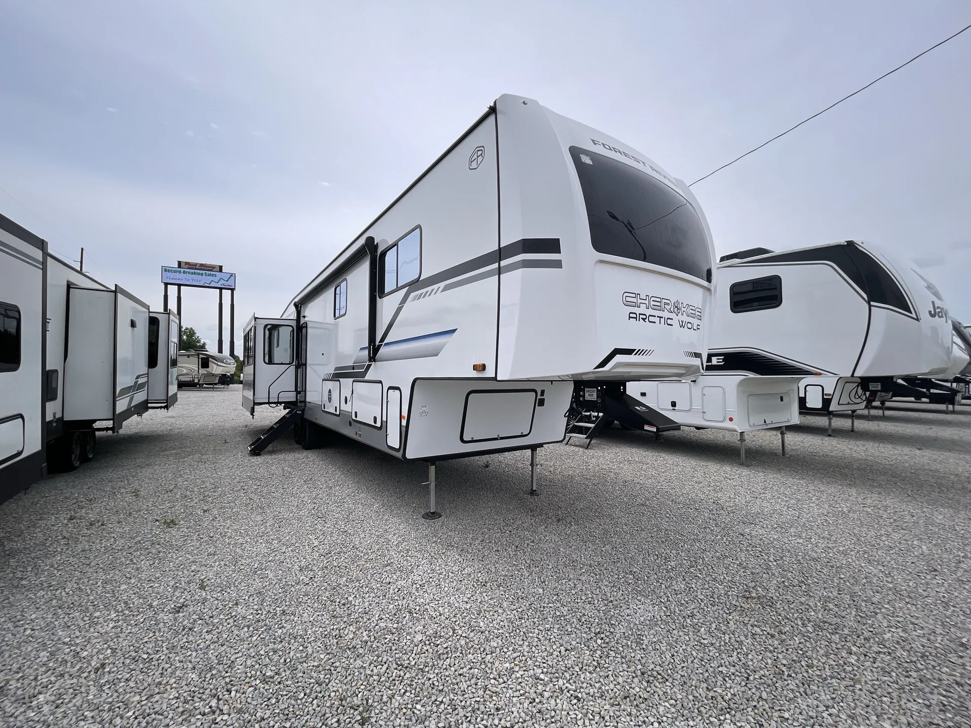 2025 Forest River Cherokee Arctic Wolf Suite 3650 SUITE - Photo 2