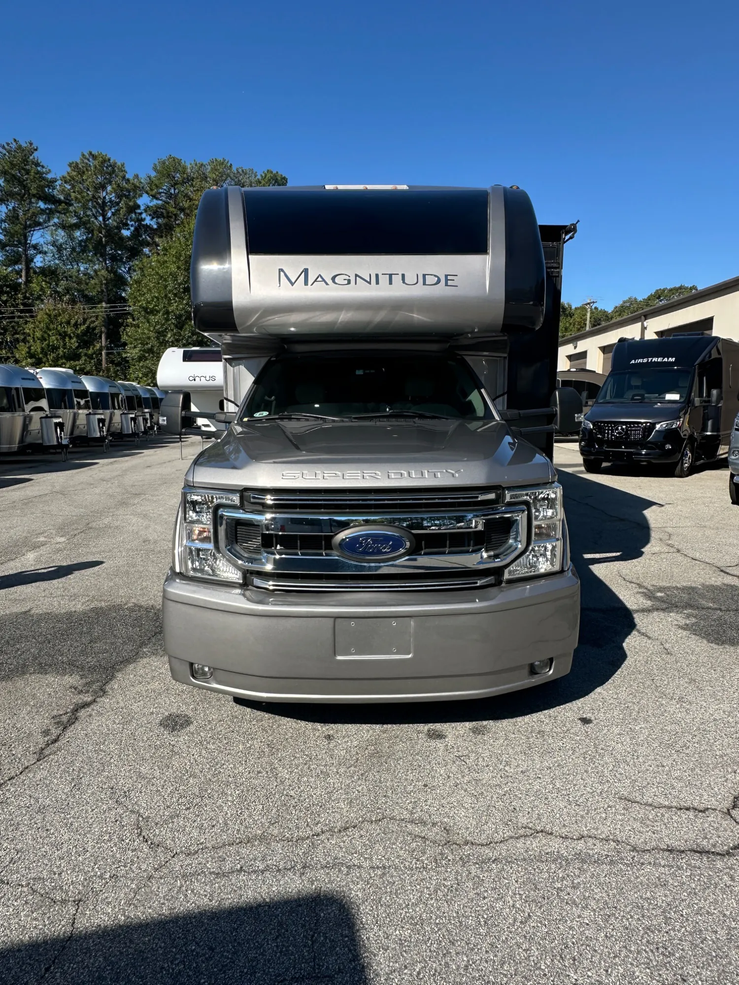 2022 Thor Motor Coach Magnitude SV34 - Photo 2