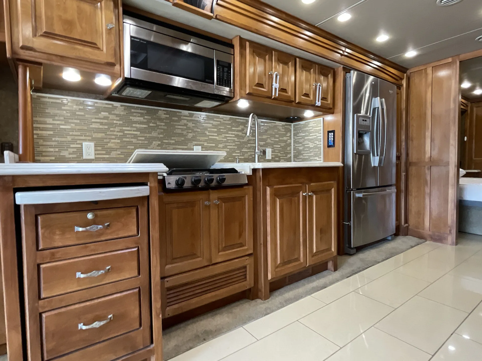 2015 Tiffin Phaeton 40 AH — living area main