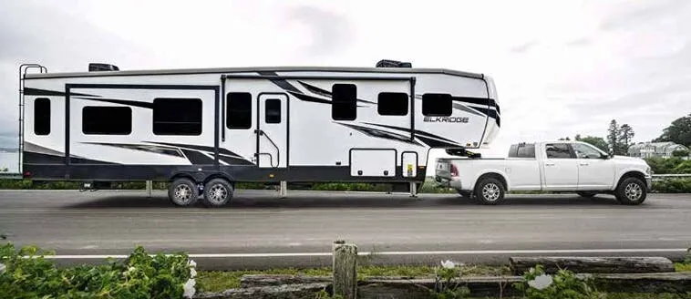 Heartland ElkRidge 38MB exterior
