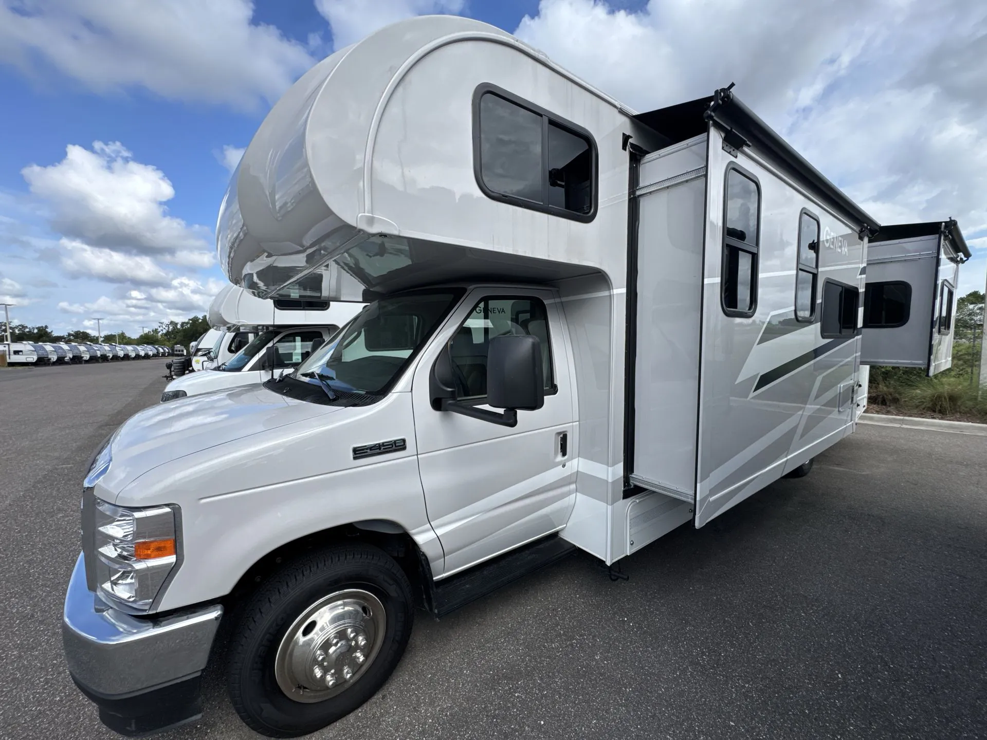 2026 Thor Motor Coach Geneva 29VT - Photo 3