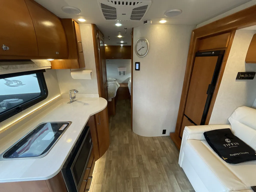 2019 Tiffin Wayfarer 24 TW, Photos photo 2