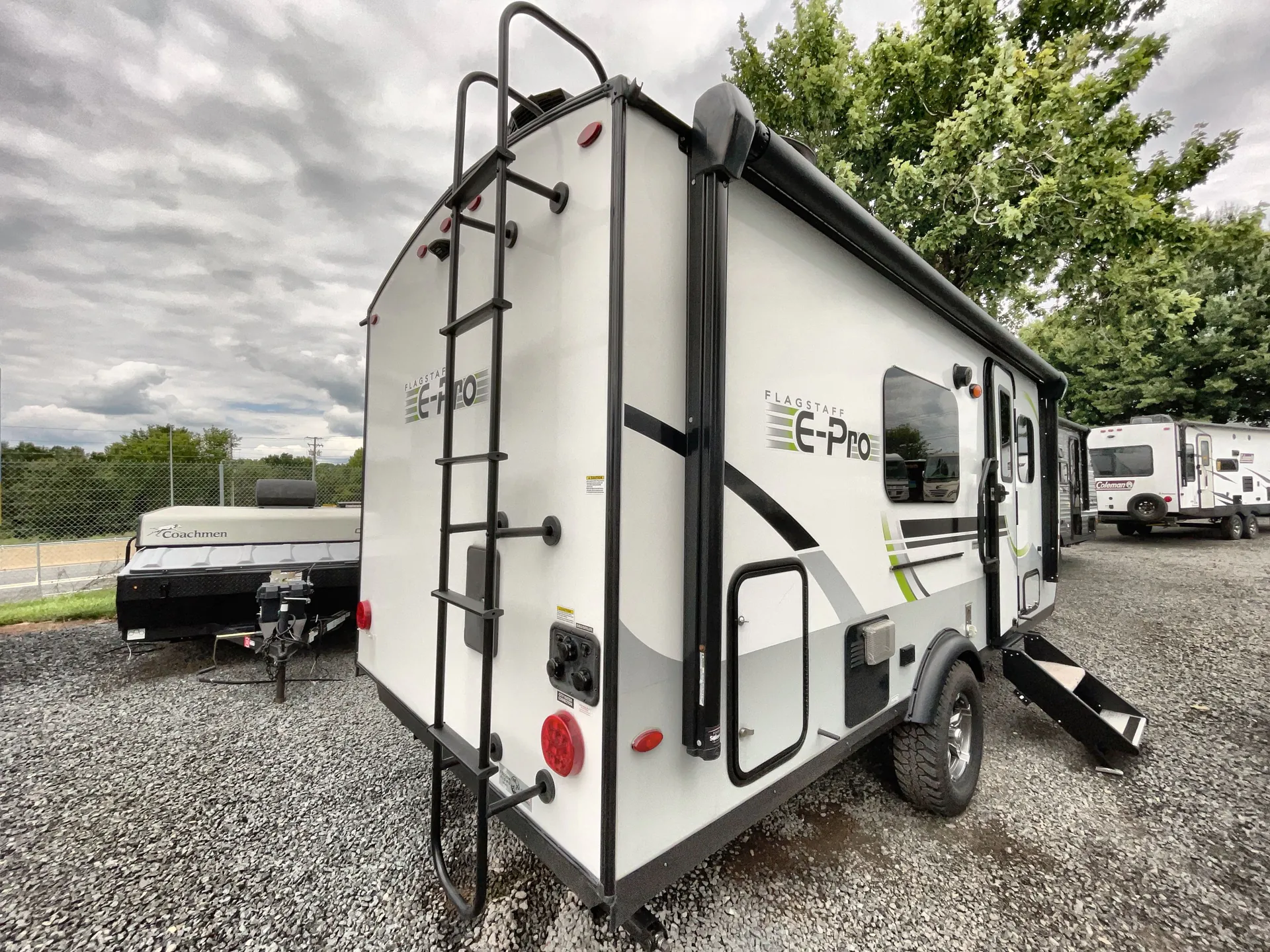 2022 Forest River Flagstaff E-Pro 19FDS — off campside
