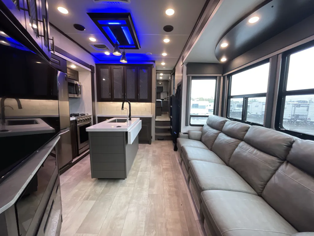2021 Grand Design Momentum 381M, Photos photo 7