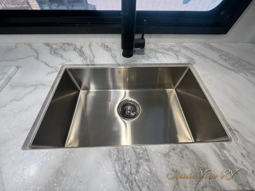 2023 KZ Durango Half-Ton D250RED - Photo 4